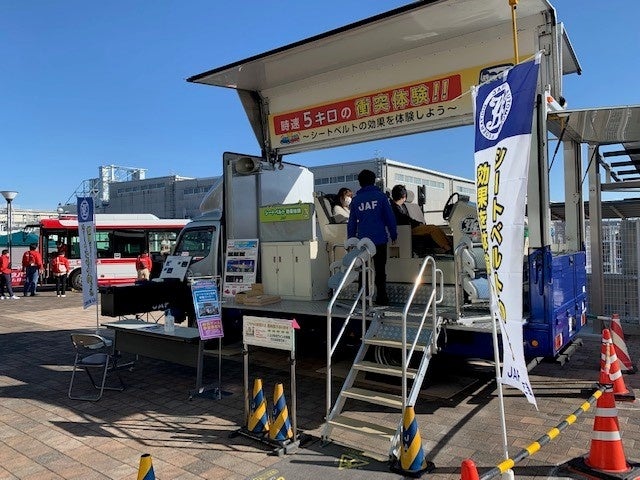 シートベルト効果体験車