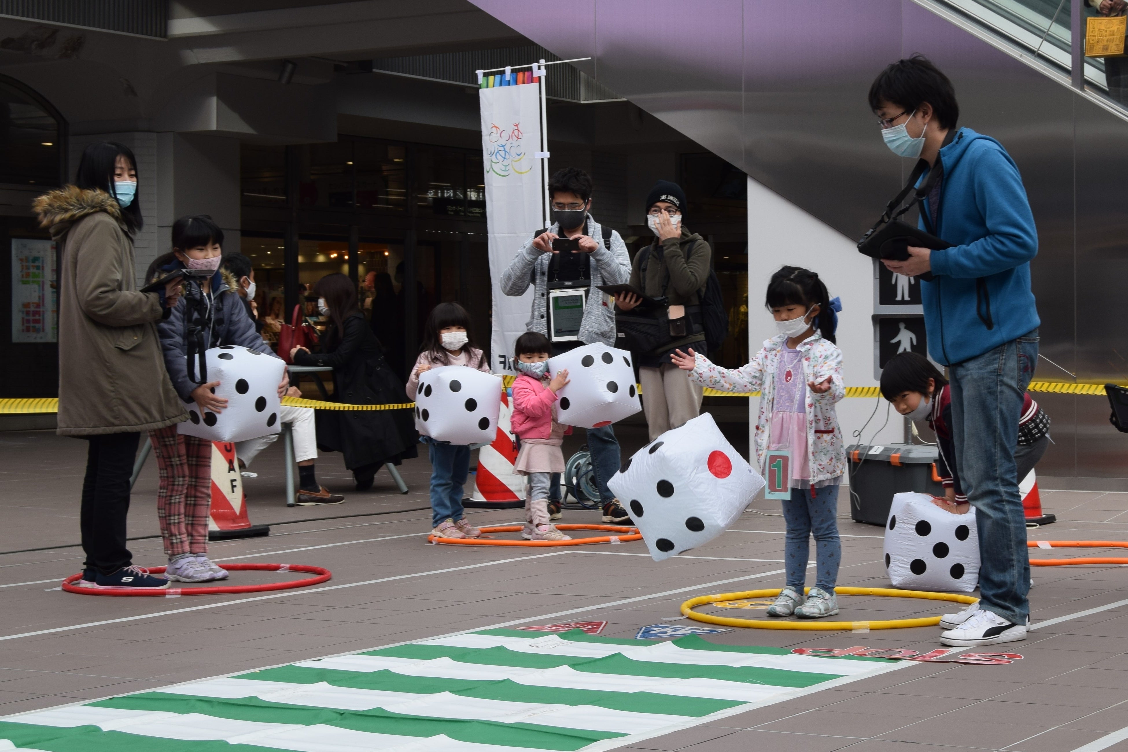 子どもたちに交通安全を教える「ＪＡＦスゴ！」（昨年の様子）