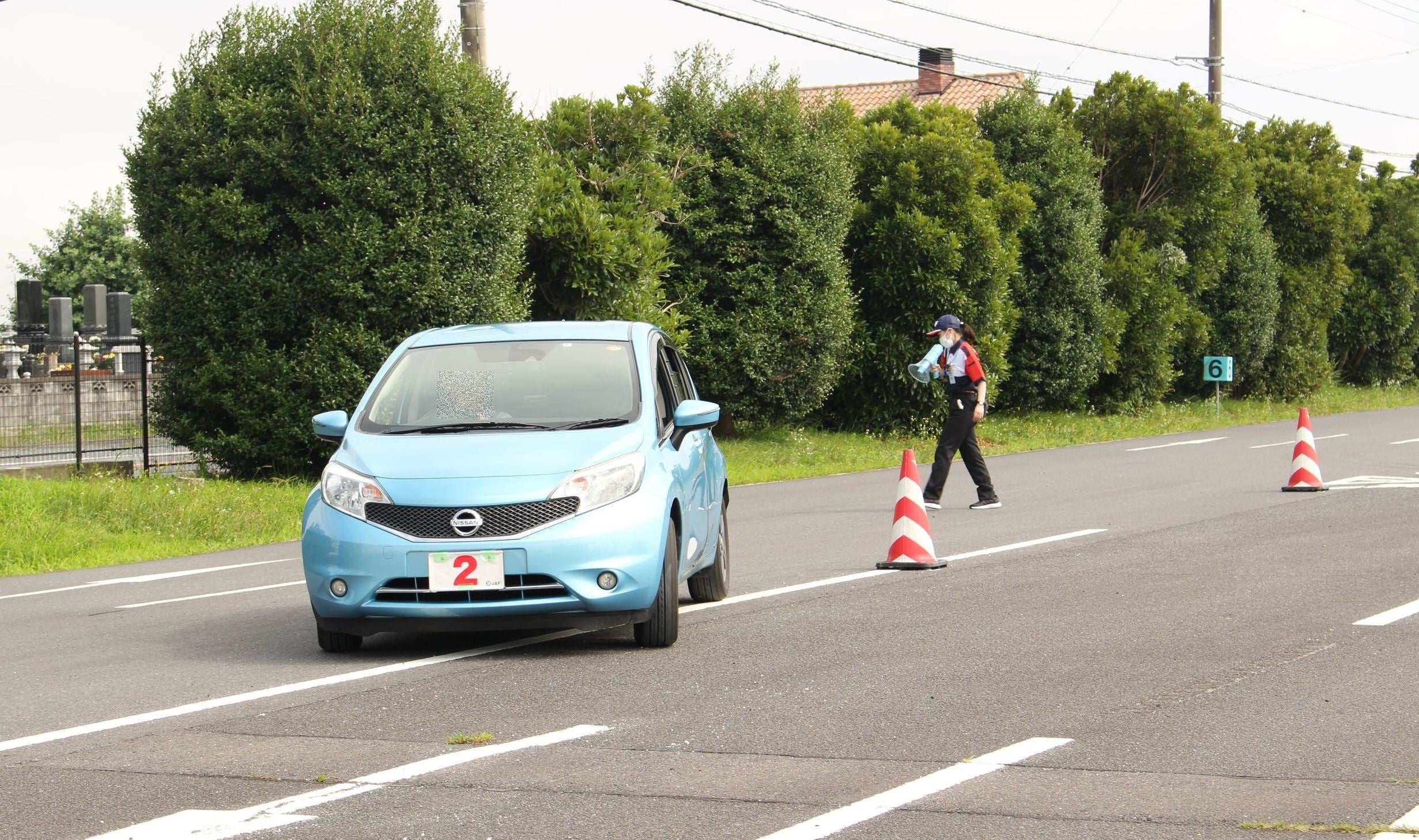 パイロンスラローム走行