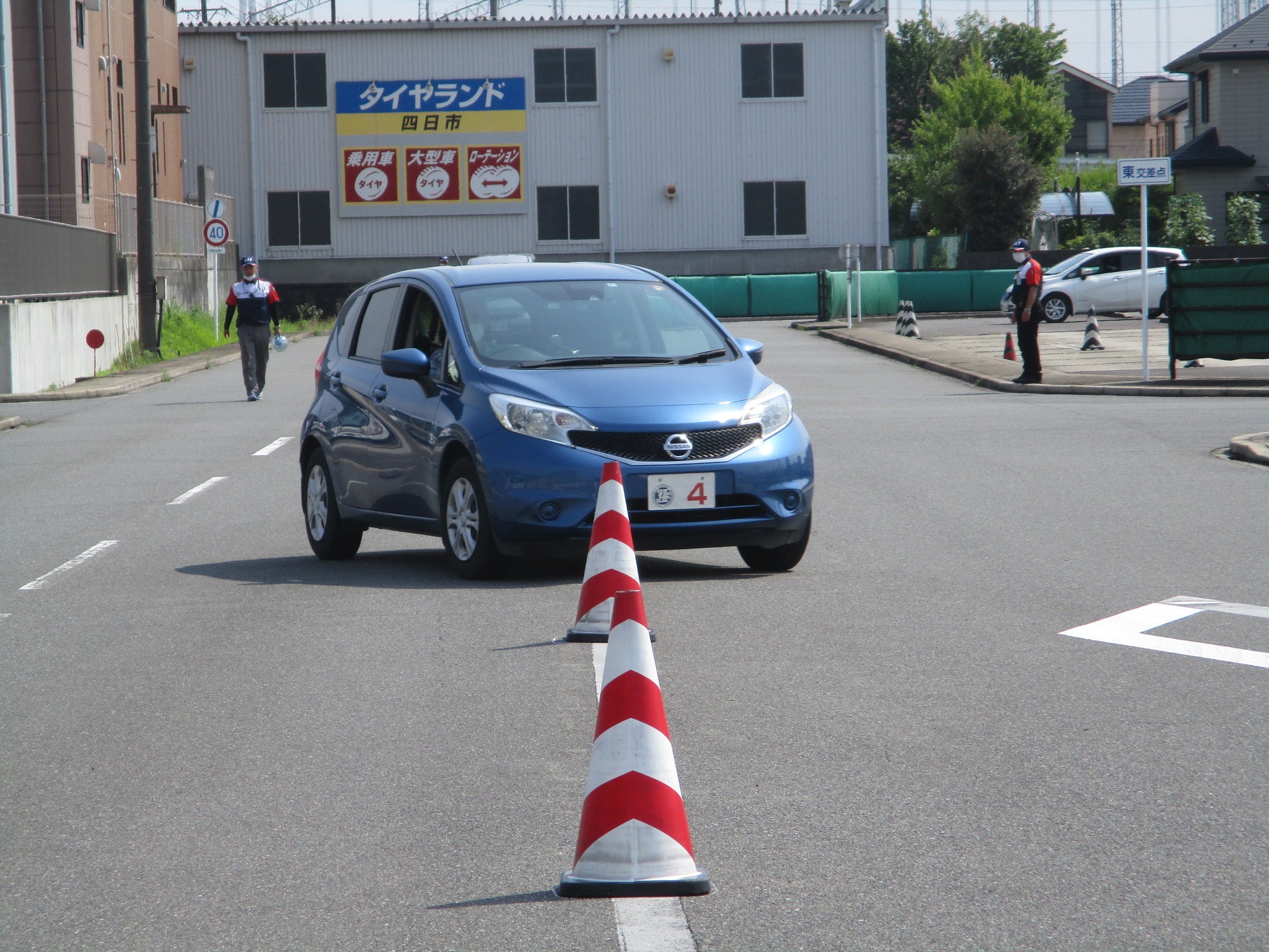 スラローム走行