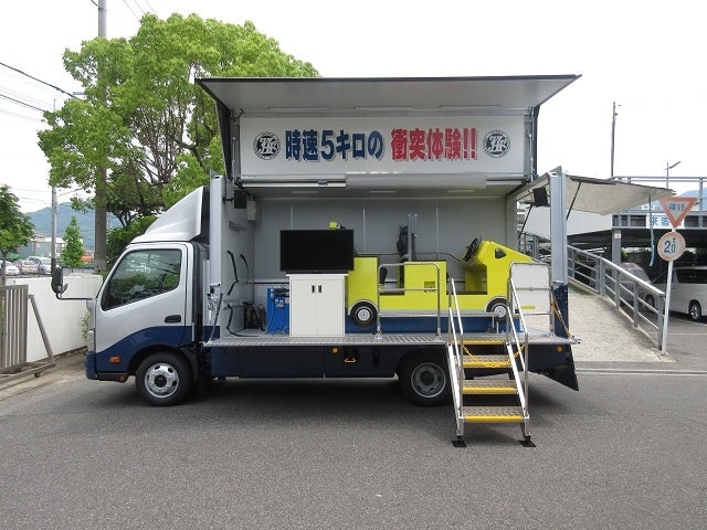 シートベルト効果体験車