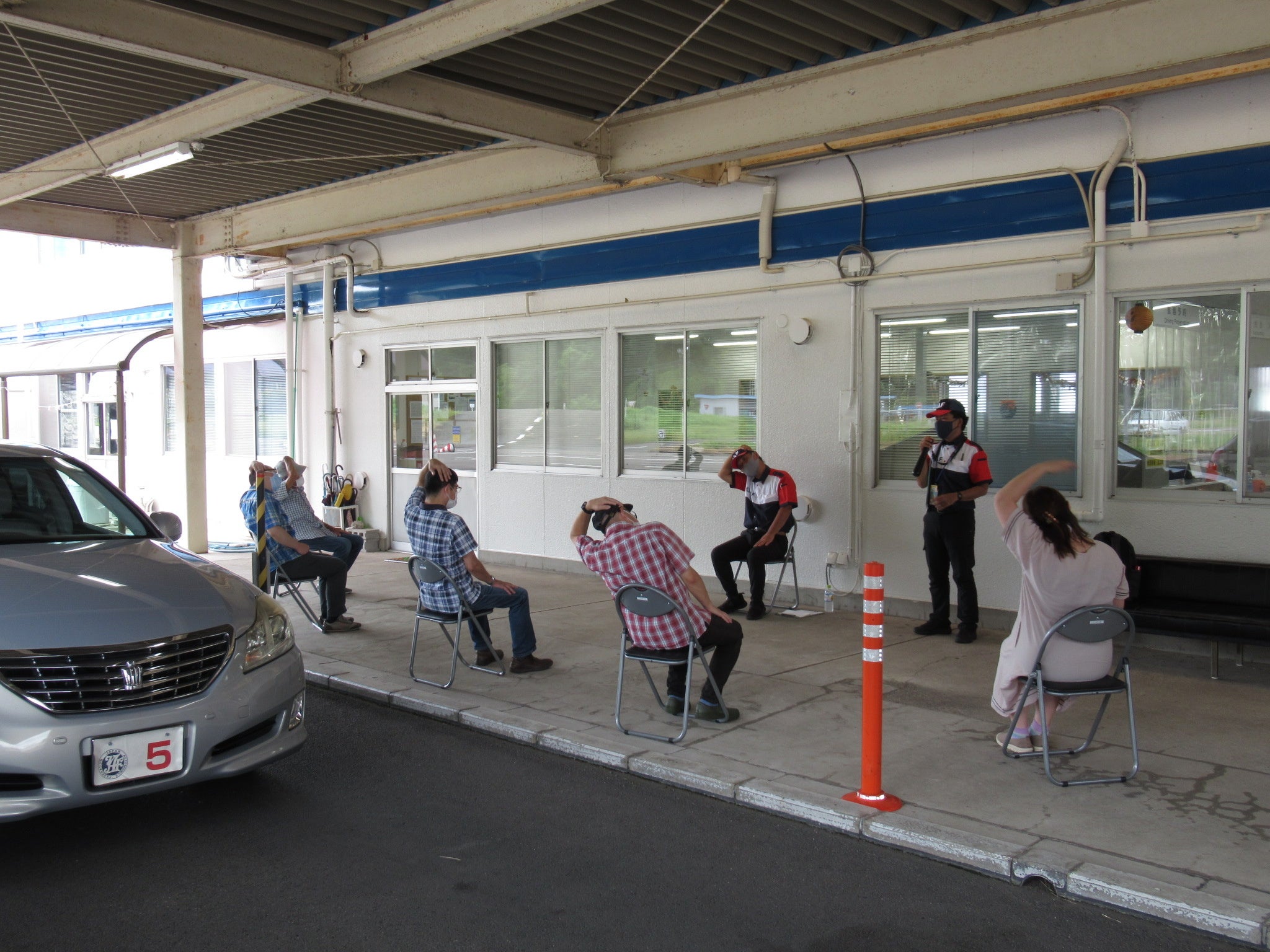 体操（座ってできるドライビングストレッチ）