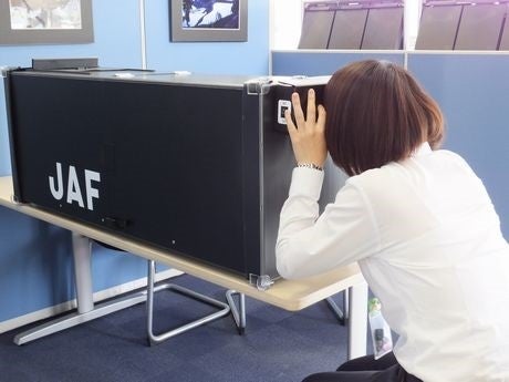 反射材効果体験「リフレクBOX」