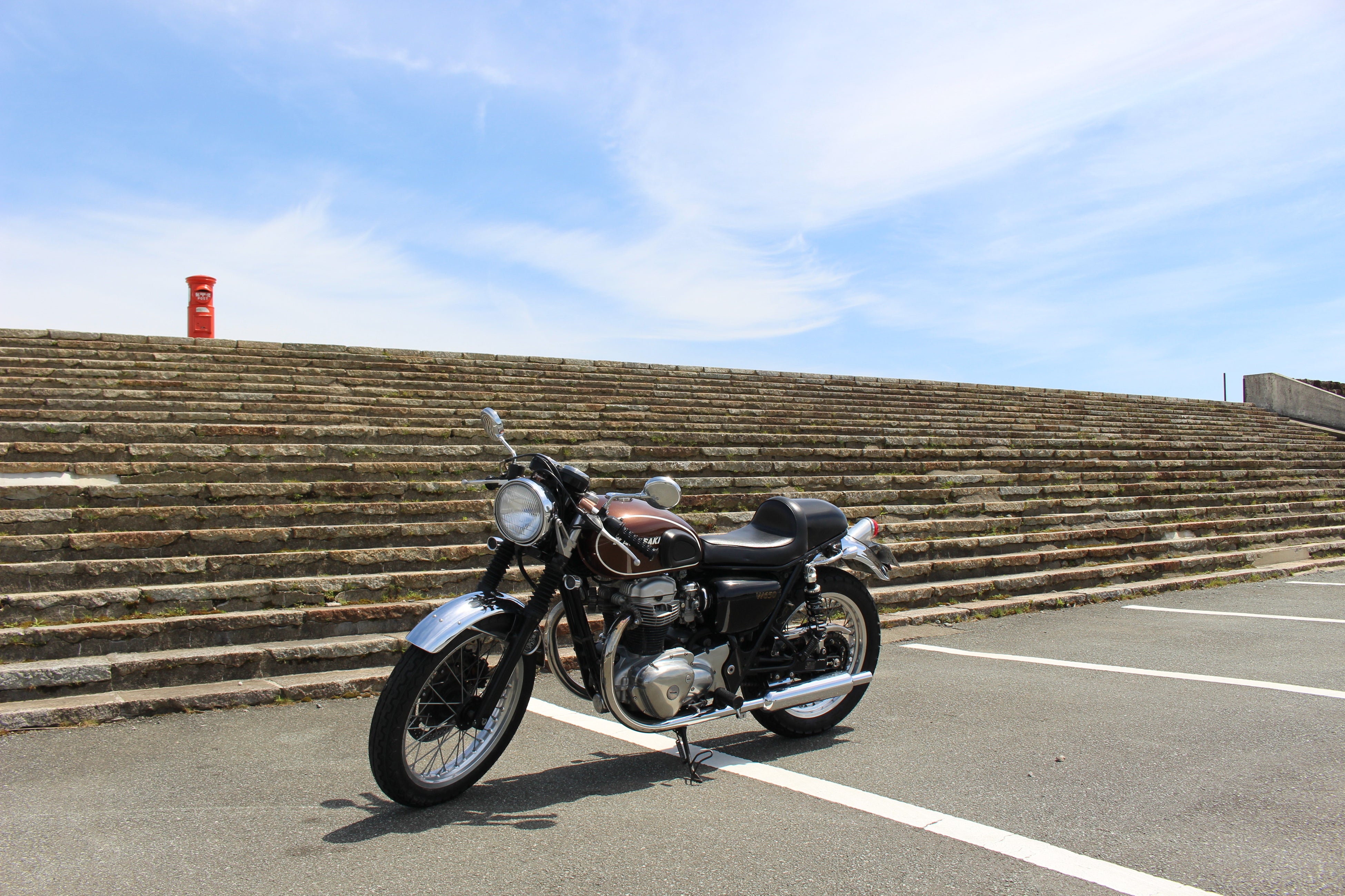 朝熊山山頂展望台　天空のポストとバイク