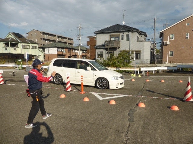 急ブレーキ操作 イメージ
