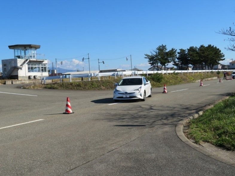 スラローム走行