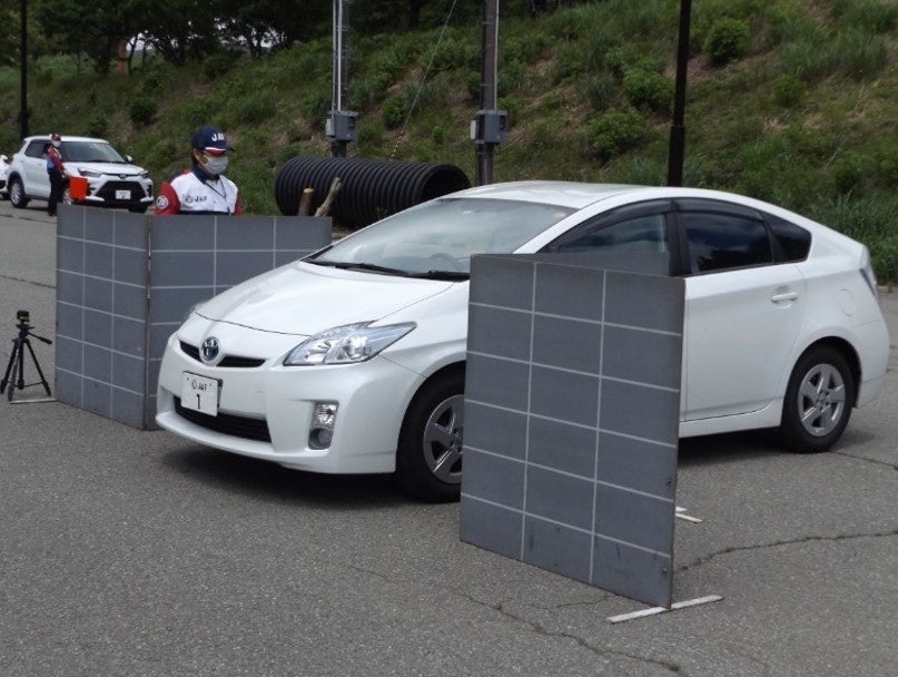 見通しの悪い交差点の通過方法