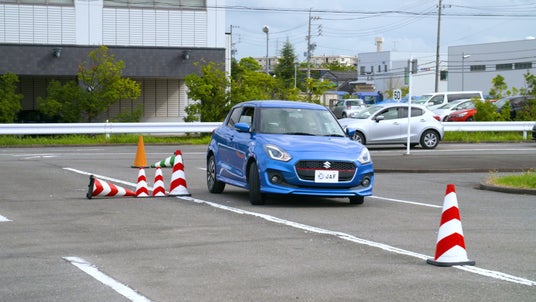 【JAF京都】公道では体験できないスラローム走行や急ブレーキをマイカーで体験 【JAF京都】公道では体験できないスラローム走行や急ブレーキをマイカーで体験