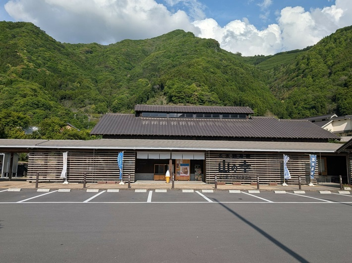 【JAF熊本】「五木の子守唄祭り」にJAFブース出展 親子で楽しく交通安全を学べる「子ども安全免許証」を発行