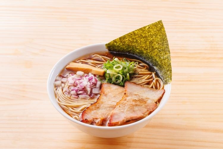 悠然と咲く蓮華のように感動的で豊かなダシを味わう】中華そば レンゲ