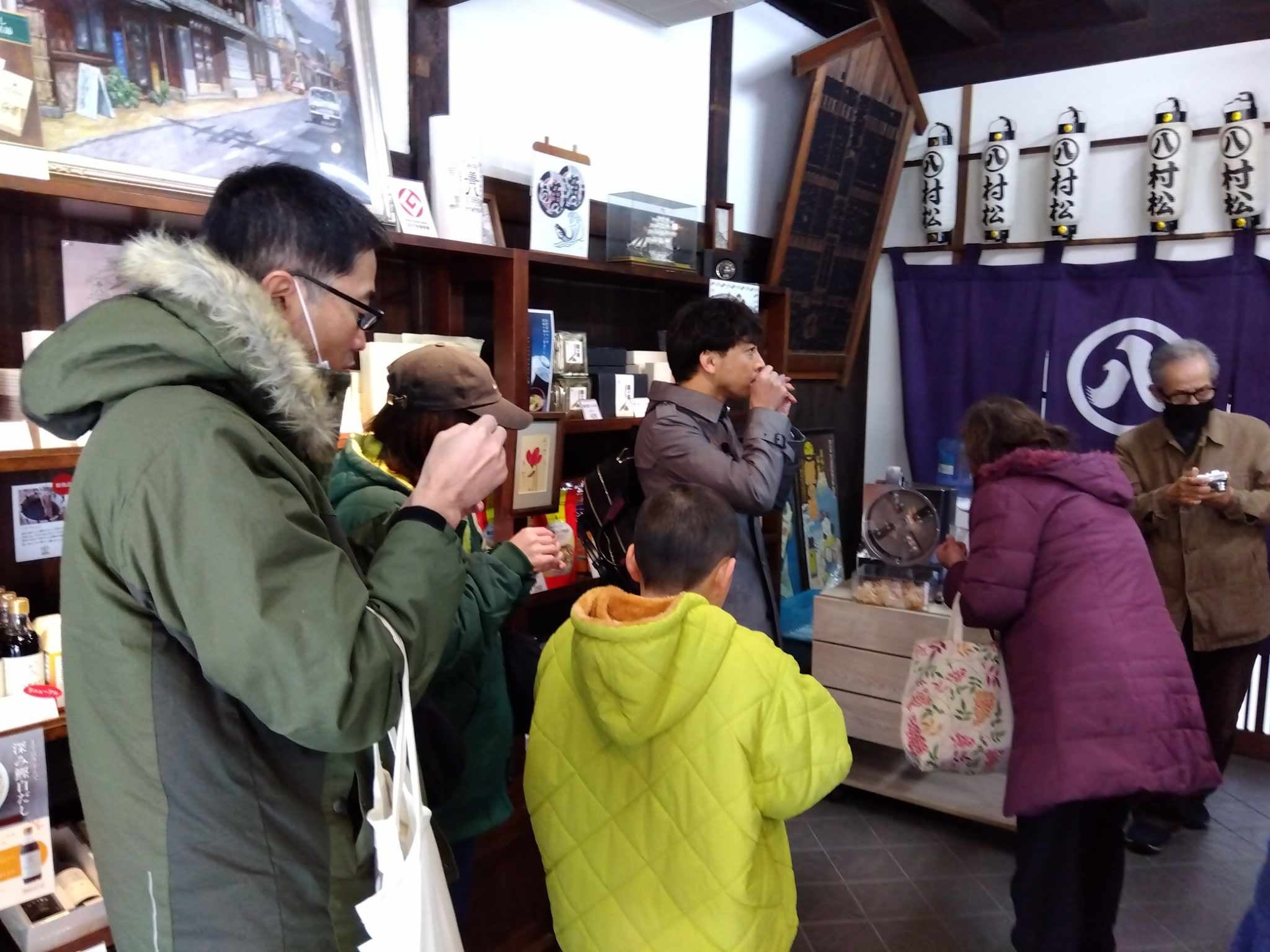 乗客向けの出汁の試飲会