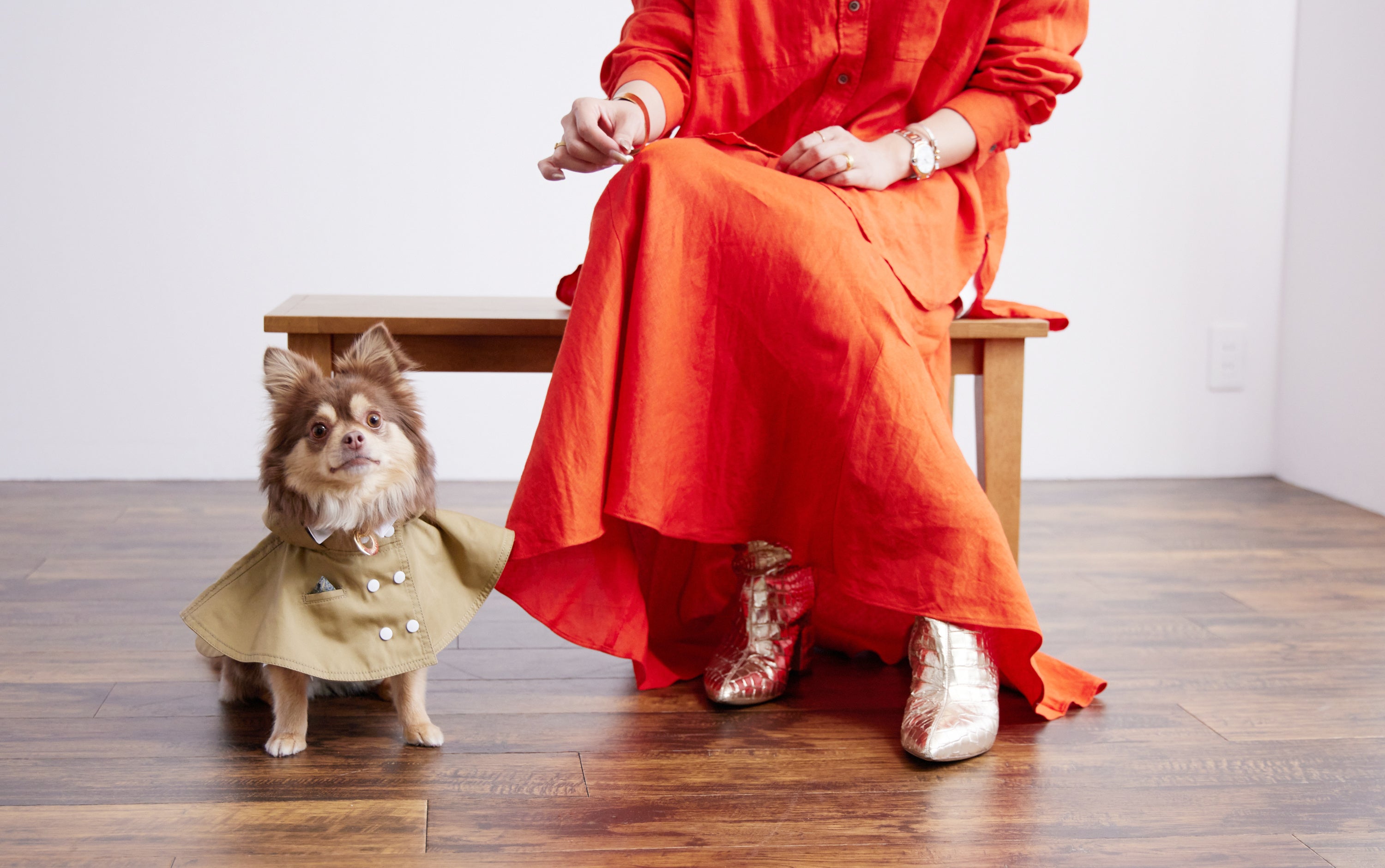 大人気のCape coat×White shirt styling