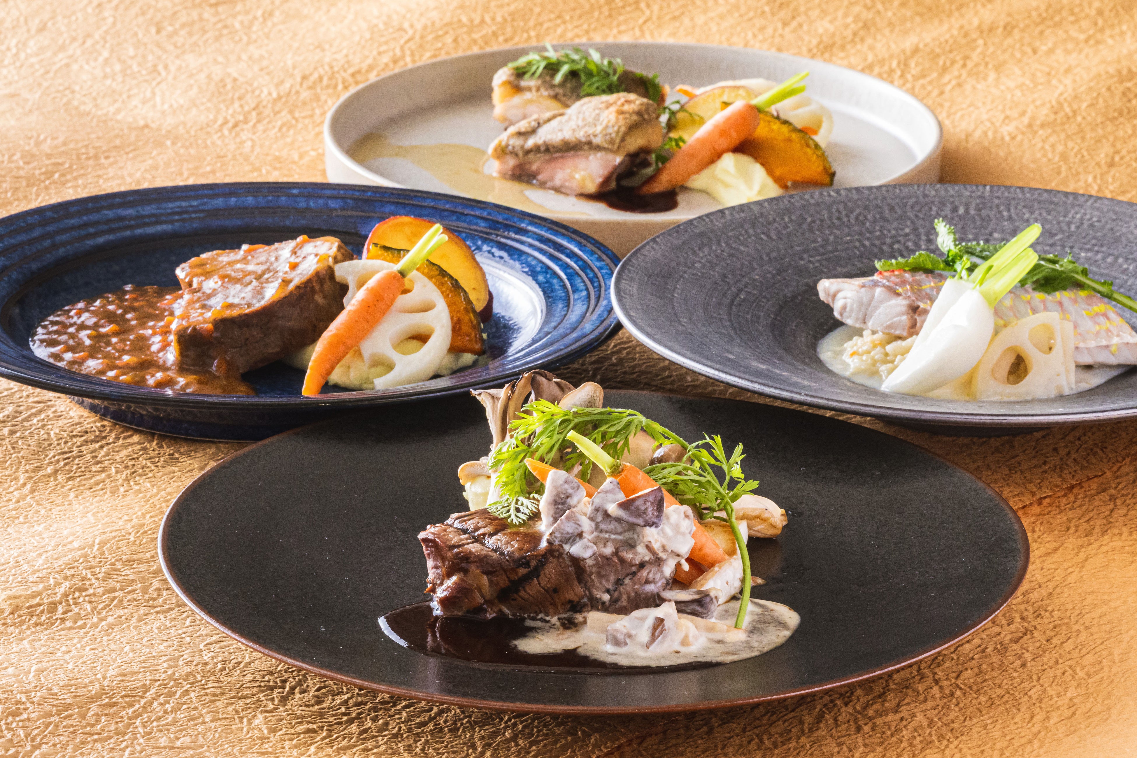 上：阿波尾鶏モモ肉の柚子胡椒と茸のパン粉焼き 2種類のソースで　左：三元豚のシェリー酒煮込み　右：イトヨリのワイン蒸し コキアージュソース　下：牛フィレ肉のグリル マデラ酒と茸のクリームソース