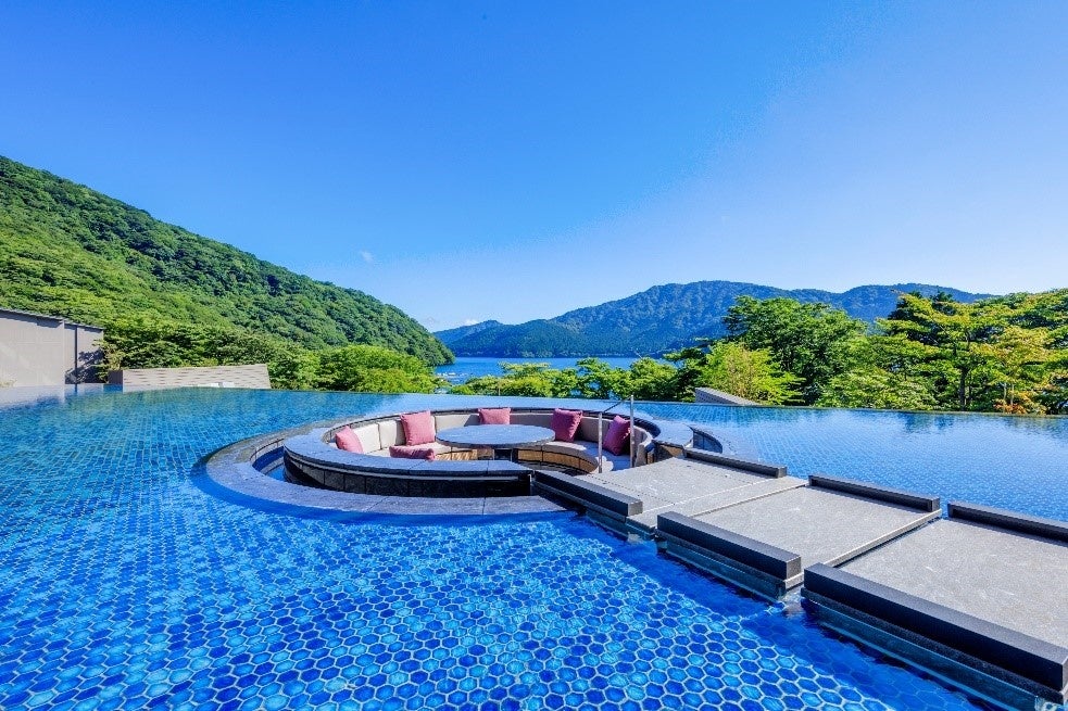 芦ノ湖のほとりに位置する箱根・芦ノ湖 はなをり