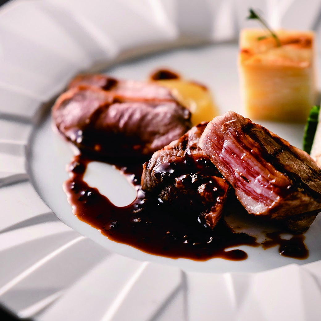 和牛ロース肉と河内鴨のロースト　トリュフソース