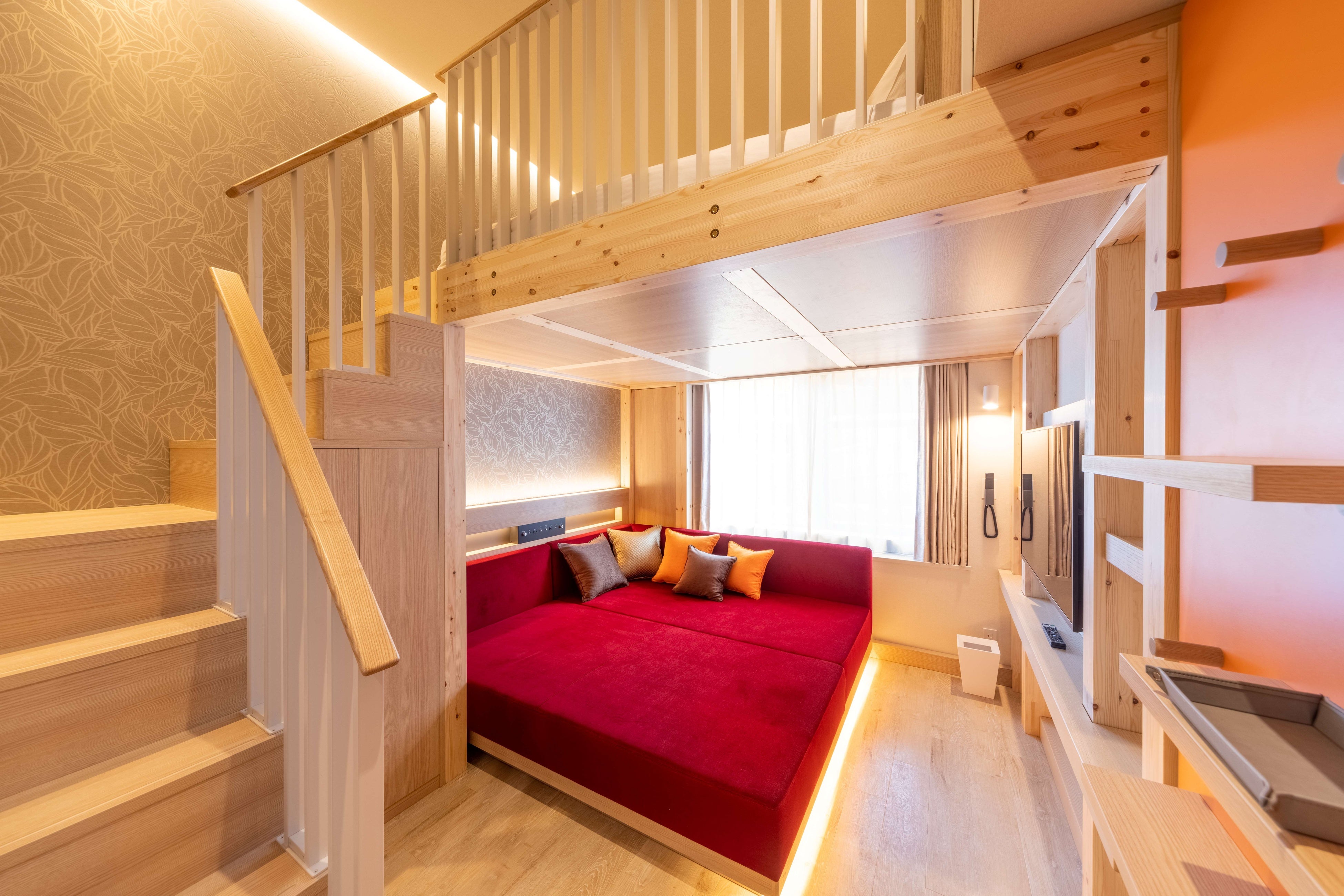 「虹館」ロフトルーム