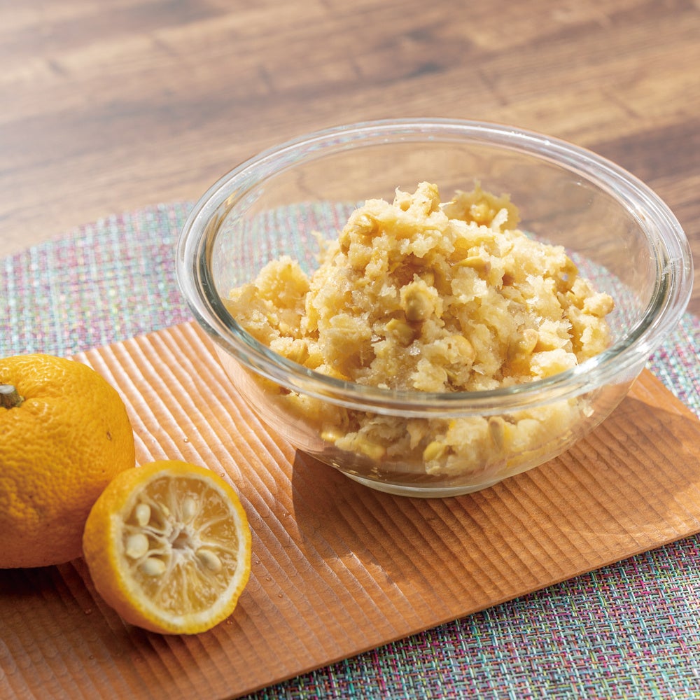 柚子ワタ・種は、丸ごとの柚子より香りが出やすく、刺激も少ない。※写真はイメージです。