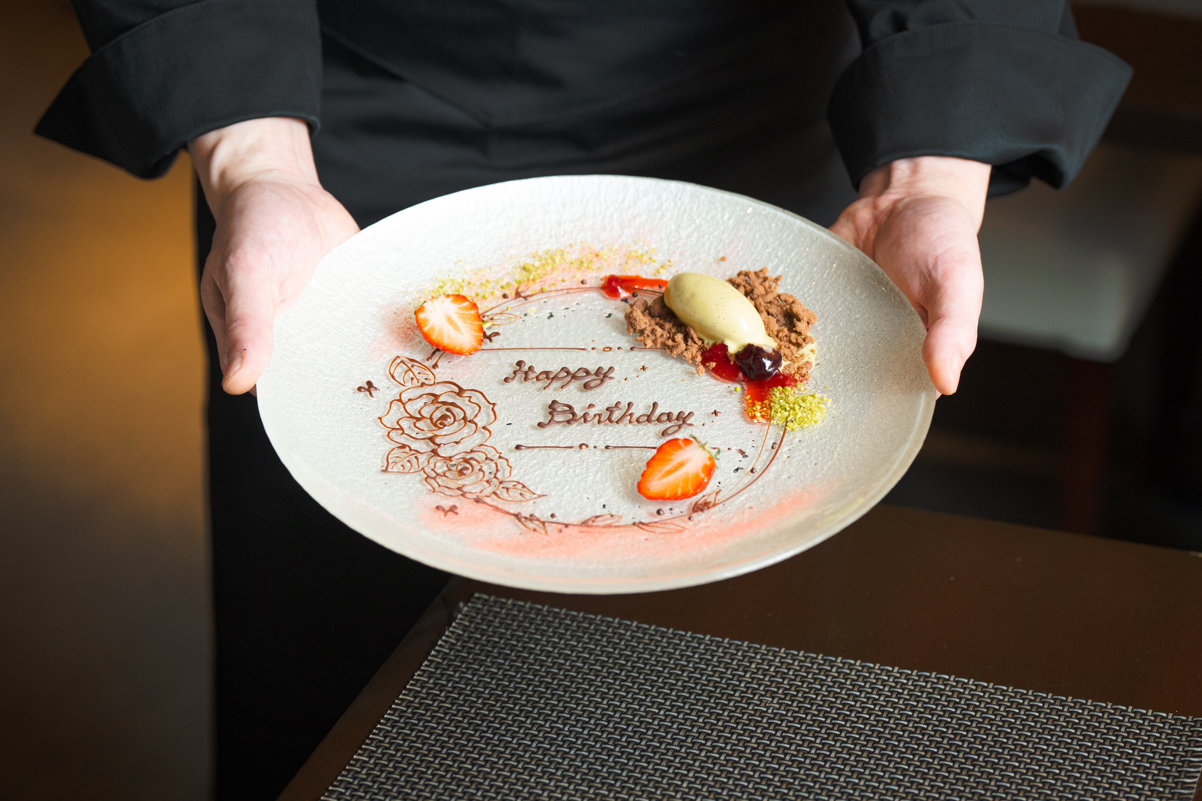 その場で仕上げるサプライズプレート