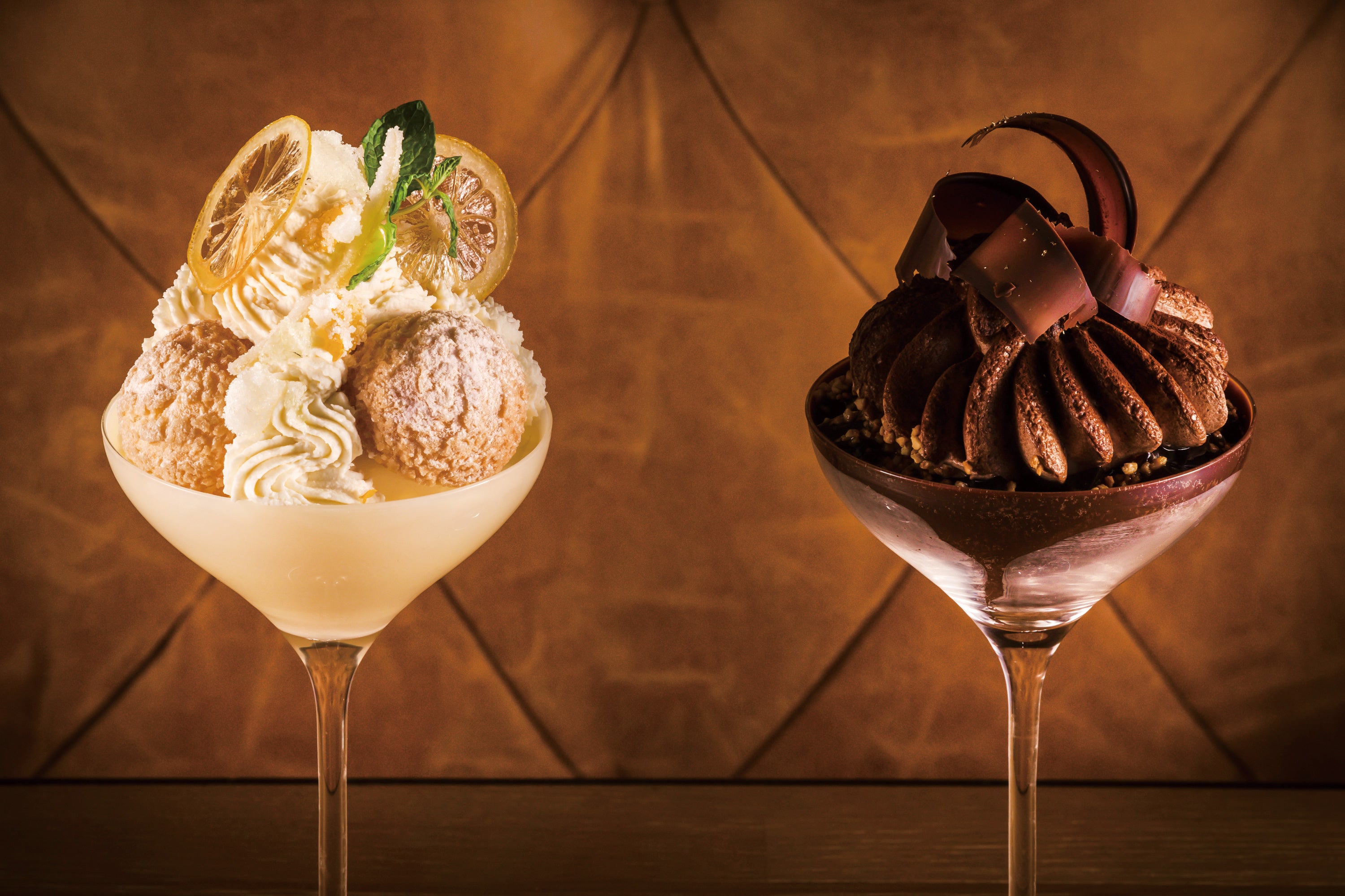 レモンやベルガモットが香る爽やかな「KIHARU de 白パフェ – レディ・ブラン」（左）、チョコレートをベースにトリュフ風味のリッチな「KIHARU de 黒パフェ – レディ・ノワール」（右）※写真はイメージです