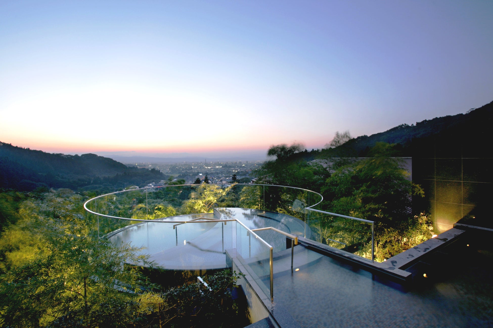 御宿東鳳の展望露天風呂でリラックス