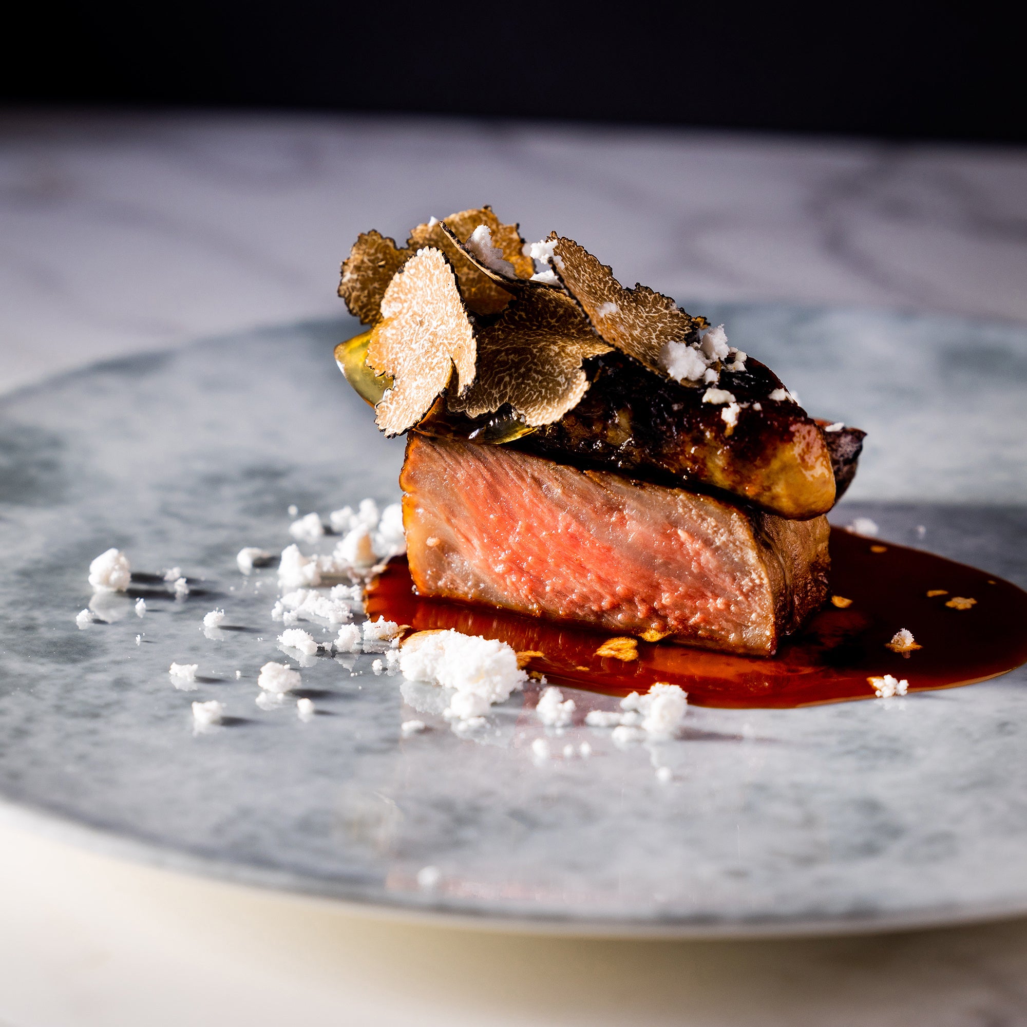 和牛のロッシーニ　マデラソース　フォアグラとトリュフ