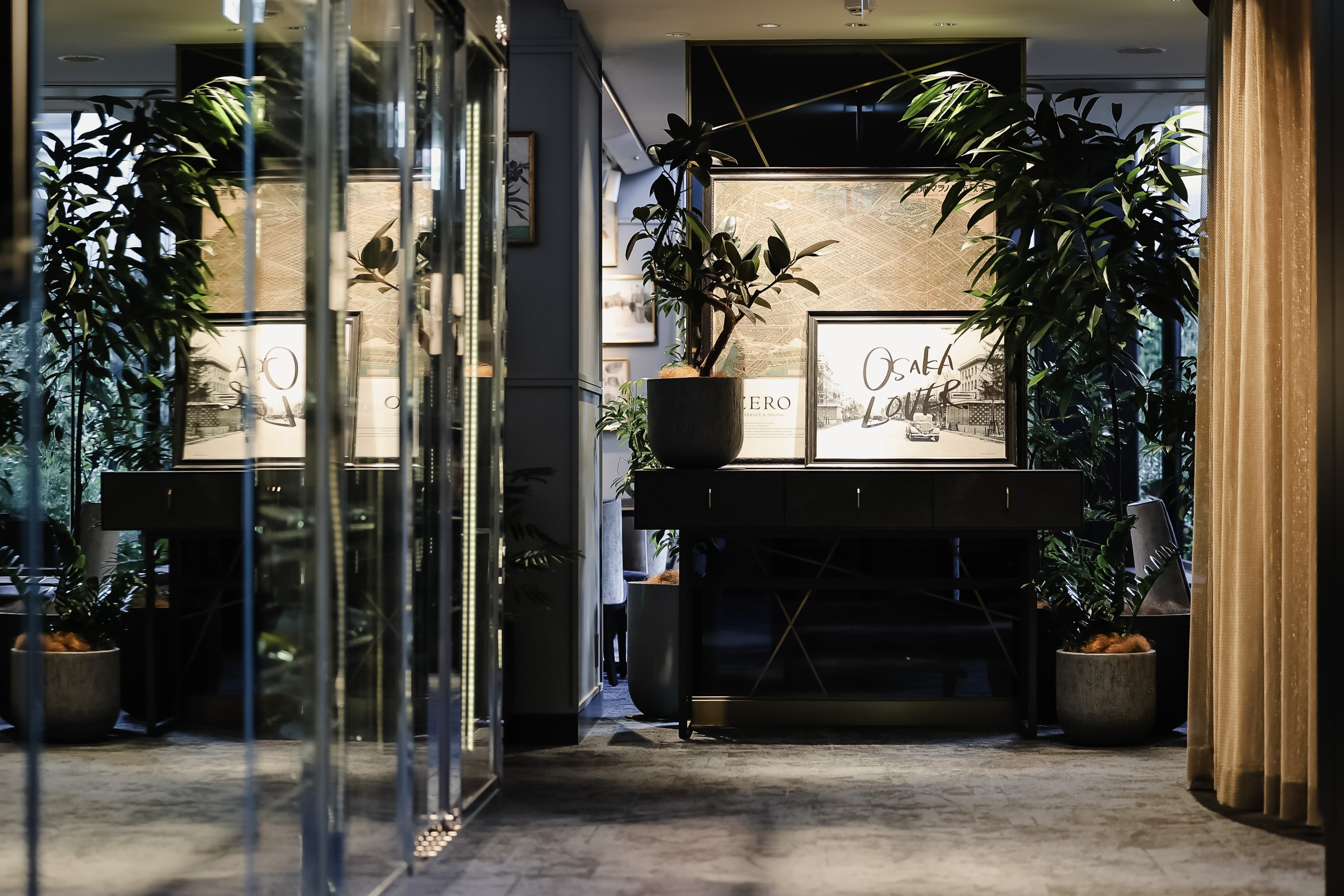 いたるところに配されたグラフィックアートに彩られる店内イメージ