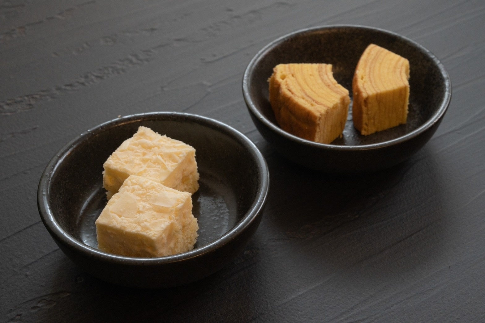 焚火で炙るスイーツ（イメージ）