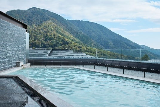 今夏求められる「静養」の旅へ。心身を整える絶景の「不感温湯」など夏企画を7月18日より開始 今夏求められる「静養」の旅へ。心身を整える絶景の「不感温湯」など夏企画を7月18日より開始