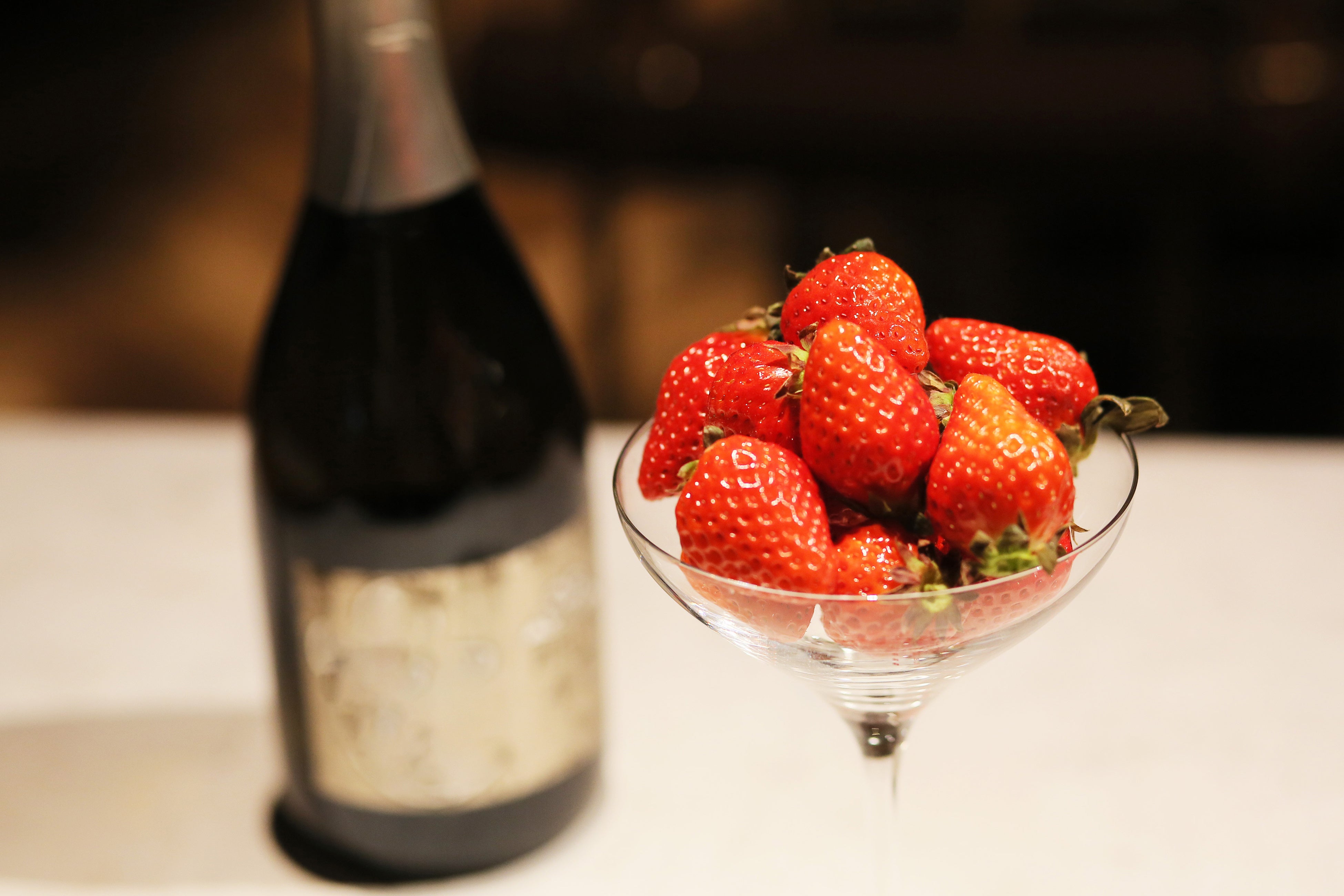 そのまま食べてもスパークリングワインを注いでも、お好みで