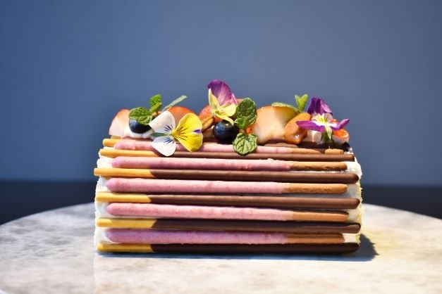 ホテル監修ポッキーケーキイメージ