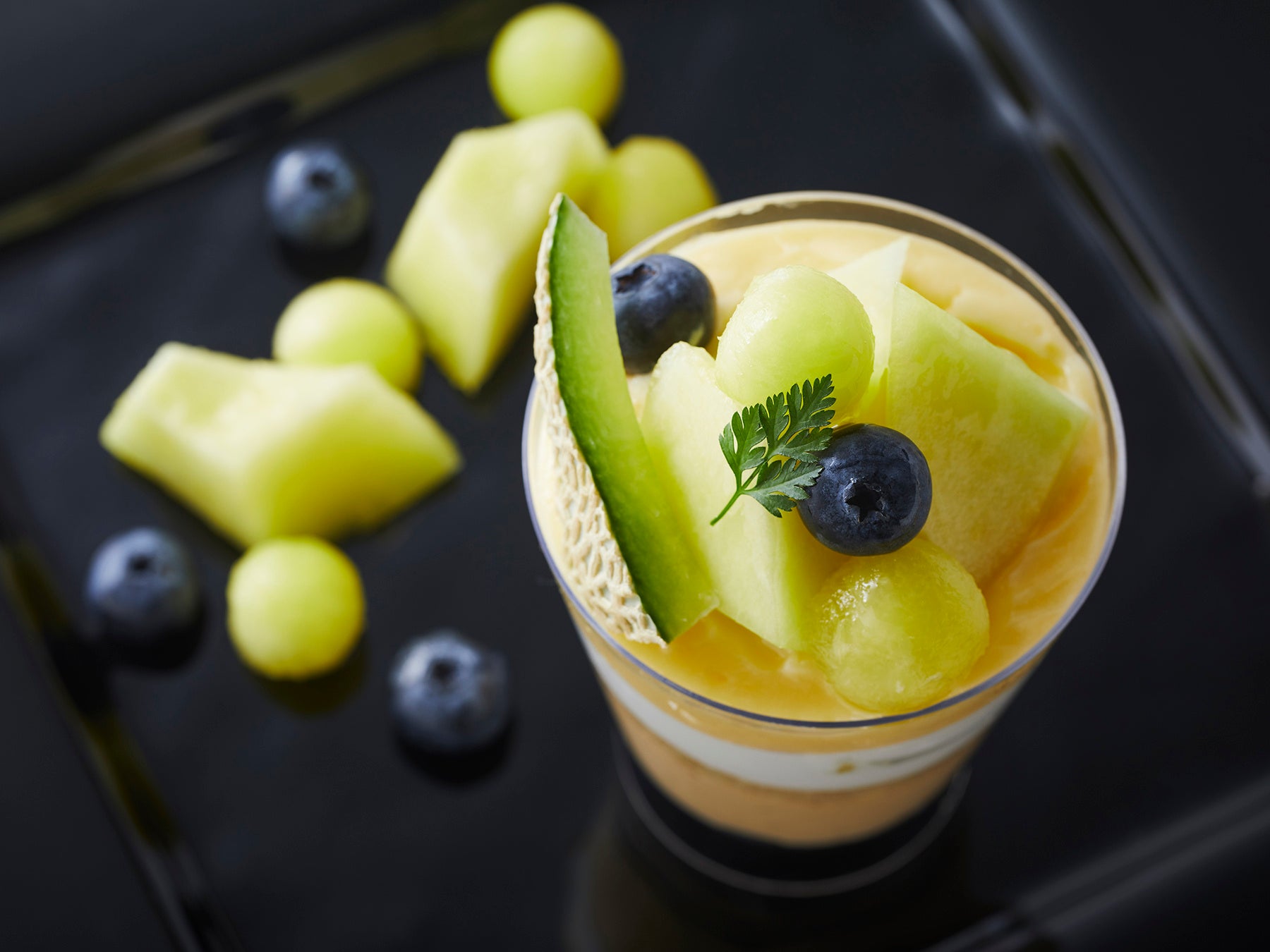 6月：国産メロンのグラスケーキ