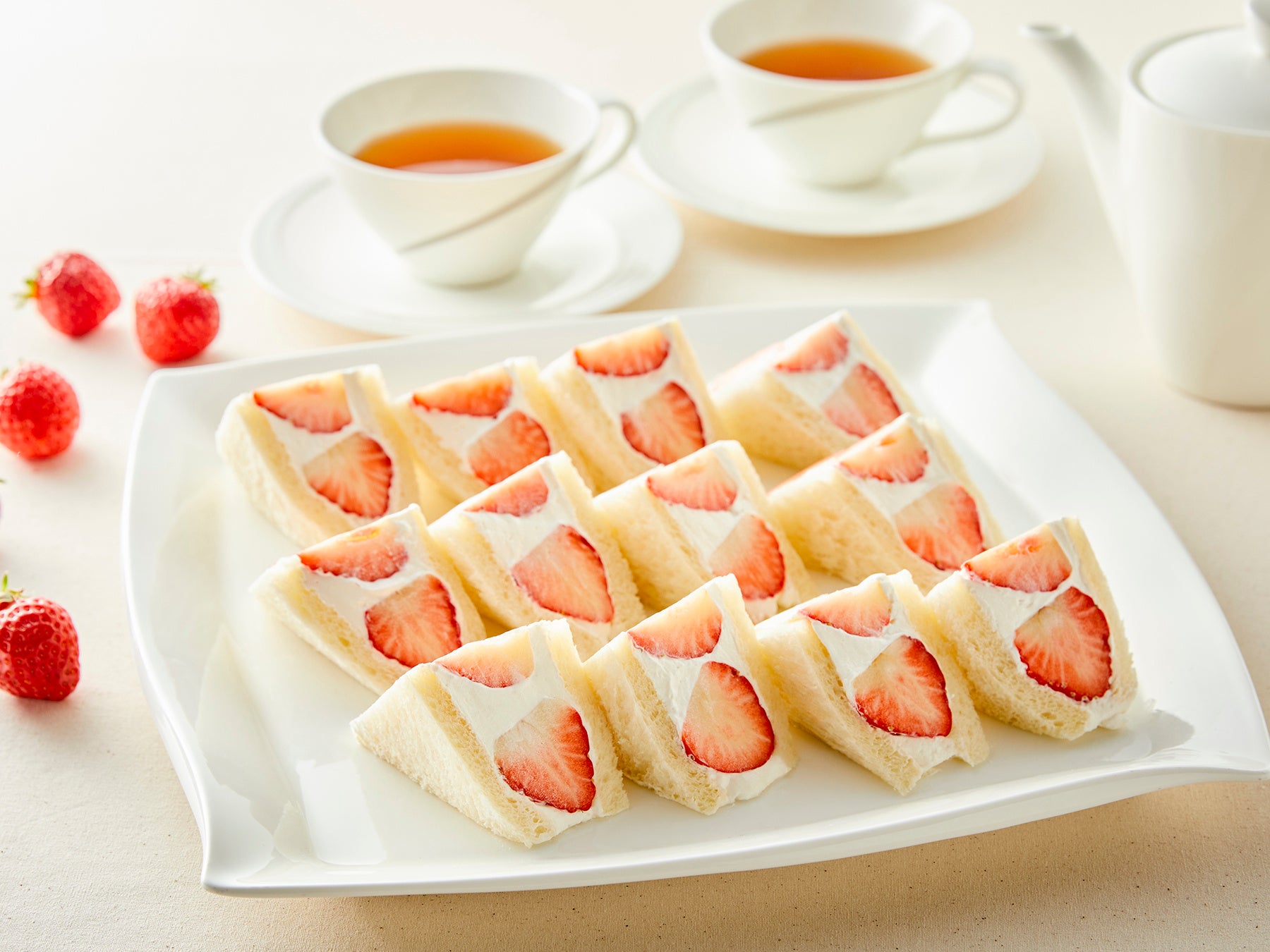 4月：あまおうのフルーツサンド