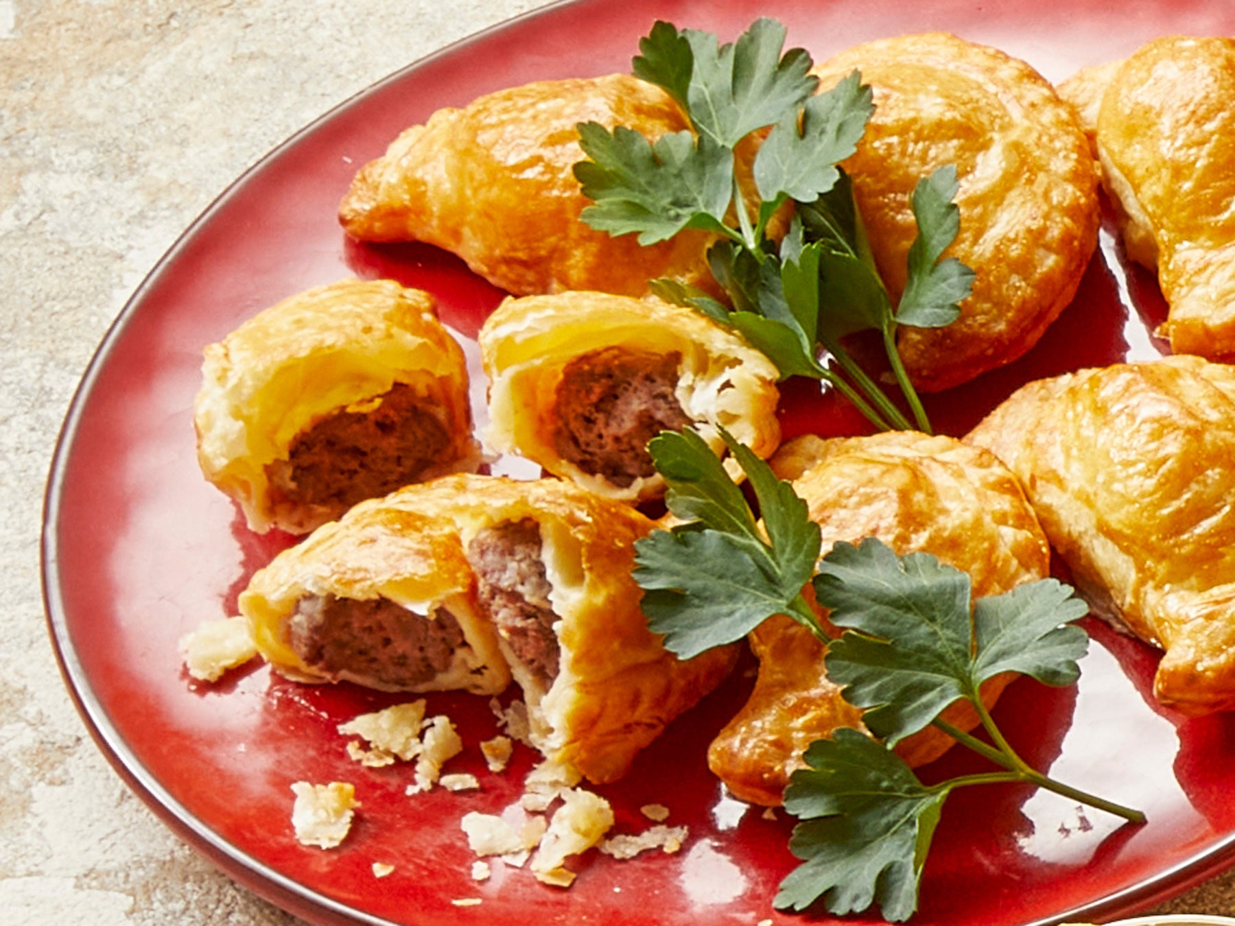 5月：和牛ハンバーグ パイ包み焼き