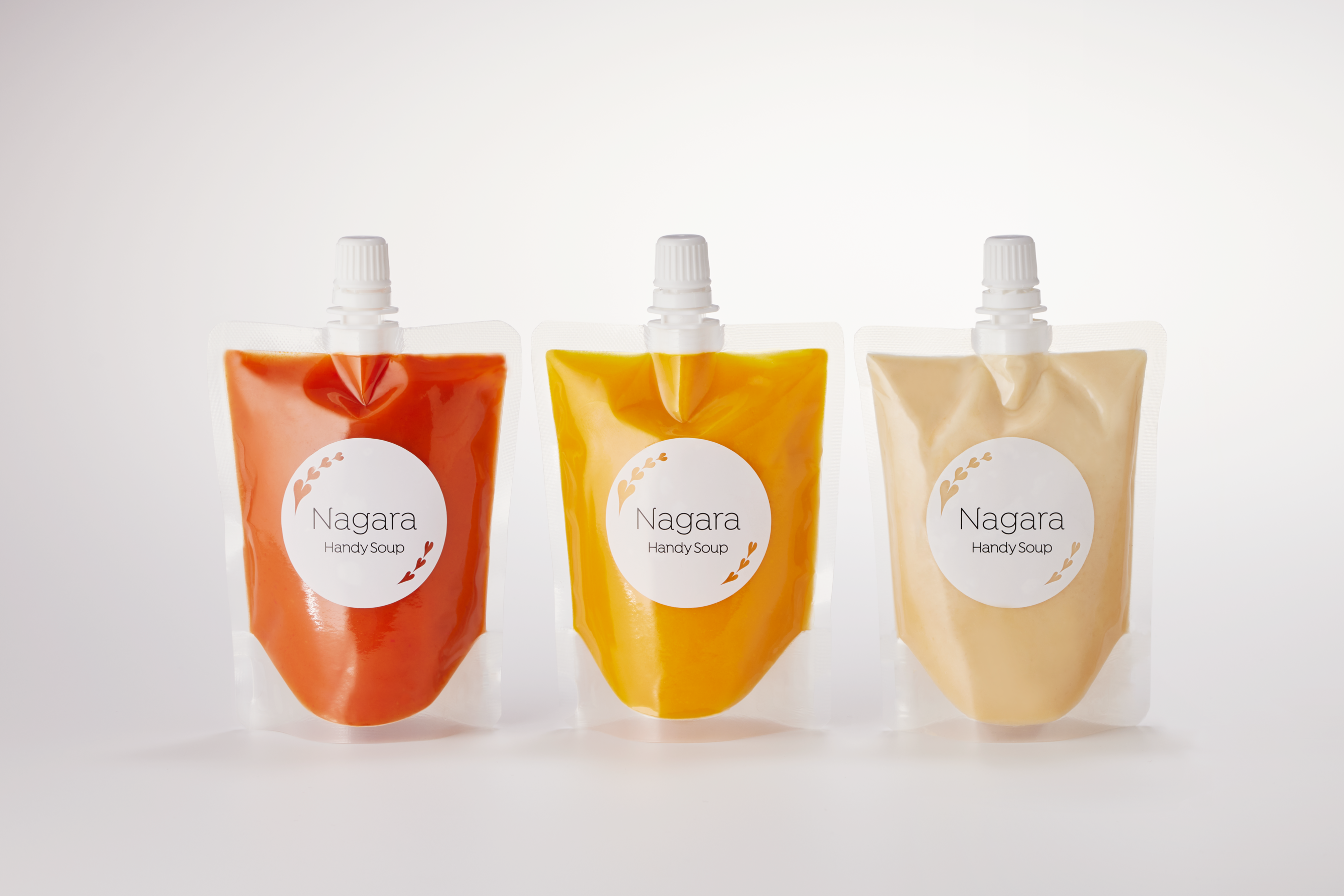 バリエーション（左から）フルーツトマトのガスパチョ、 雪人参と甘夏のスムース・ラペ、ピュアホワイトのコーンポタージュ