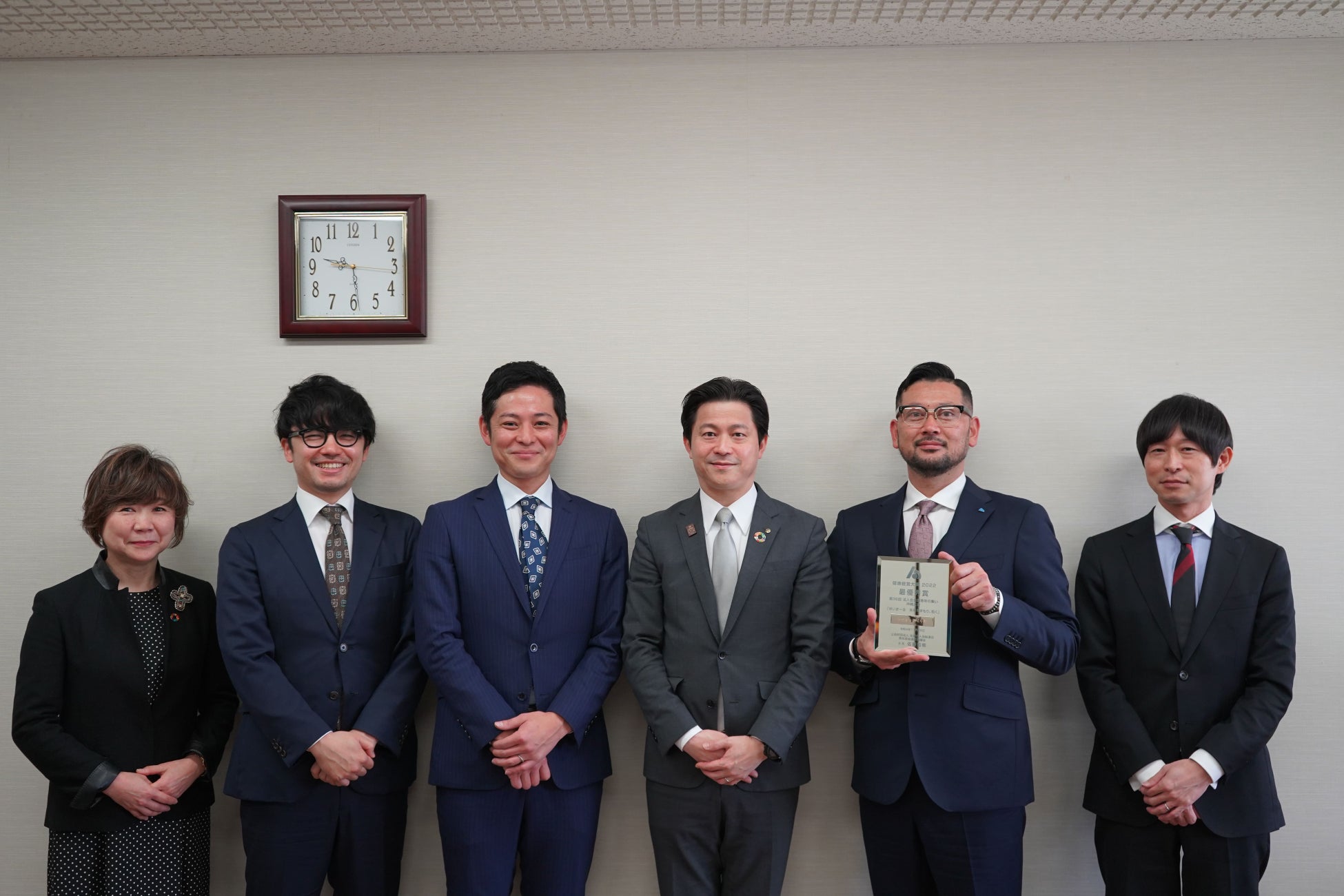 (2023.3.7市長表敬・左から)(株)Canvas 顧問 古志野純子氏、代表取締役 元廣惇氏、藤井寛幸氏、松江市長 上定昭仁氏、(株)きこり 代表取締役社長 大高賢二氏、(一社)島根県法人会連合会青年部会連絡協議会 会長 金津式彦氏