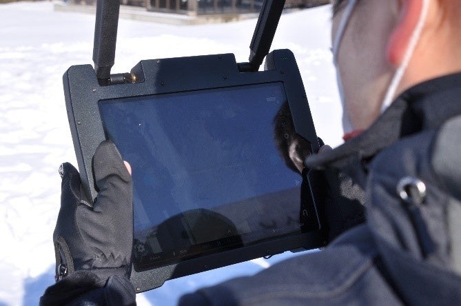 GCS（地上局／コントローラー）で操作する様子