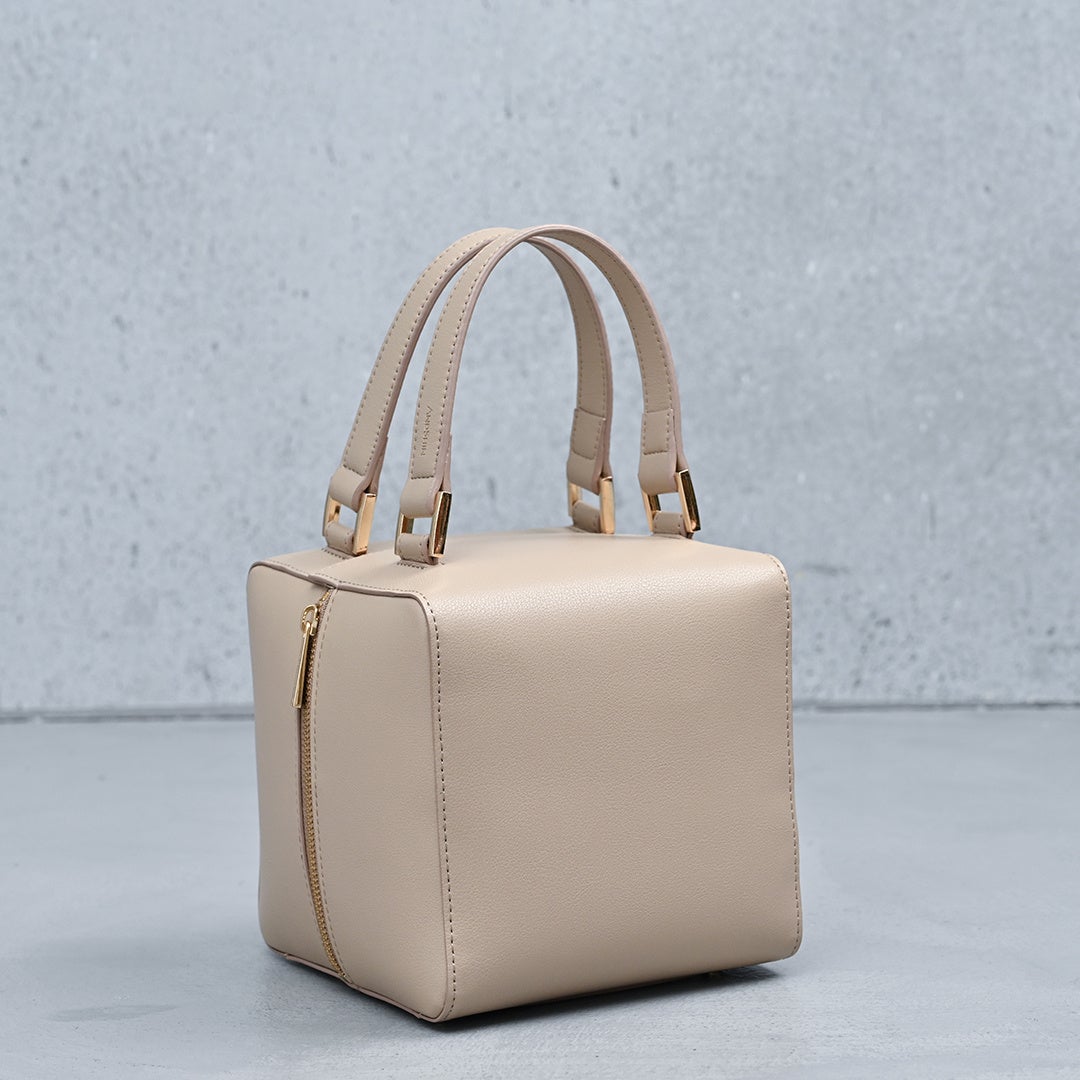 サイコロバッグ】手から離れても絵になる存在感！ANDSHIN