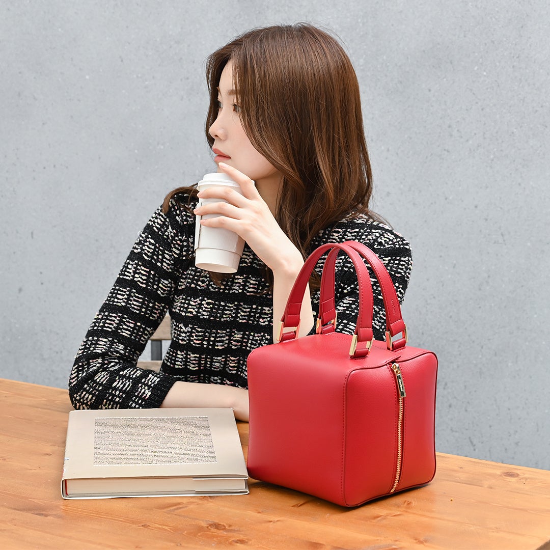 サイコロバッグ 手から離れても絵になる存在感 Andshin アンドシン より 今までにない立方体バッグが登場 株式会社トルースのプレスリリース サイコロバッグ 手から離れても絵になる存在感 Andshin アンドシン より 今までにない立方体バッグが登場 株式会社トルースのプレスリリース