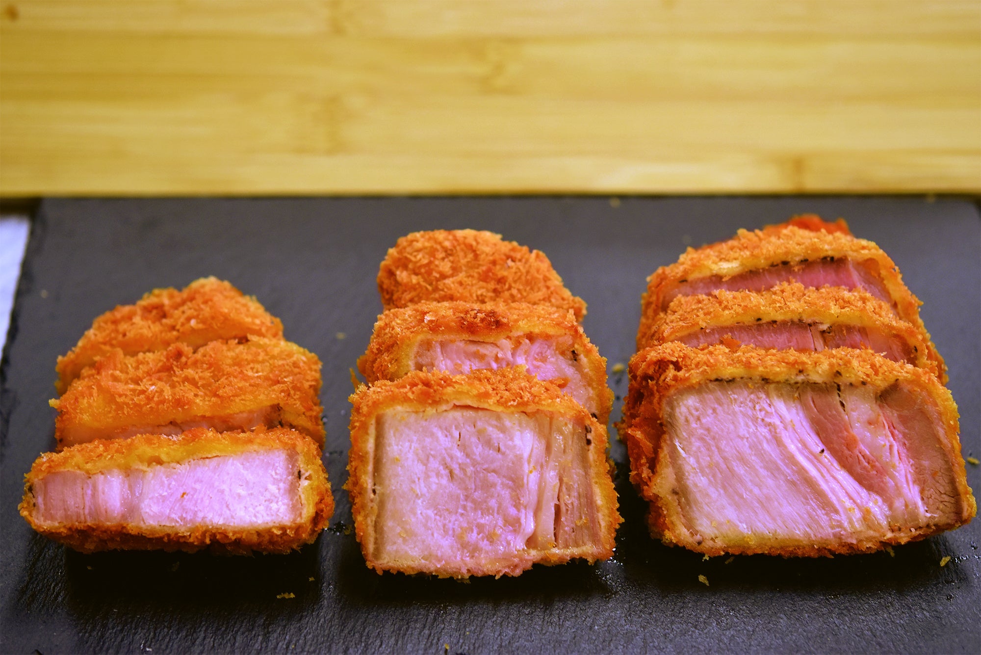 最厚5cm!? 3種類の厚みを選べる「#厚切りカツカレー」新発売