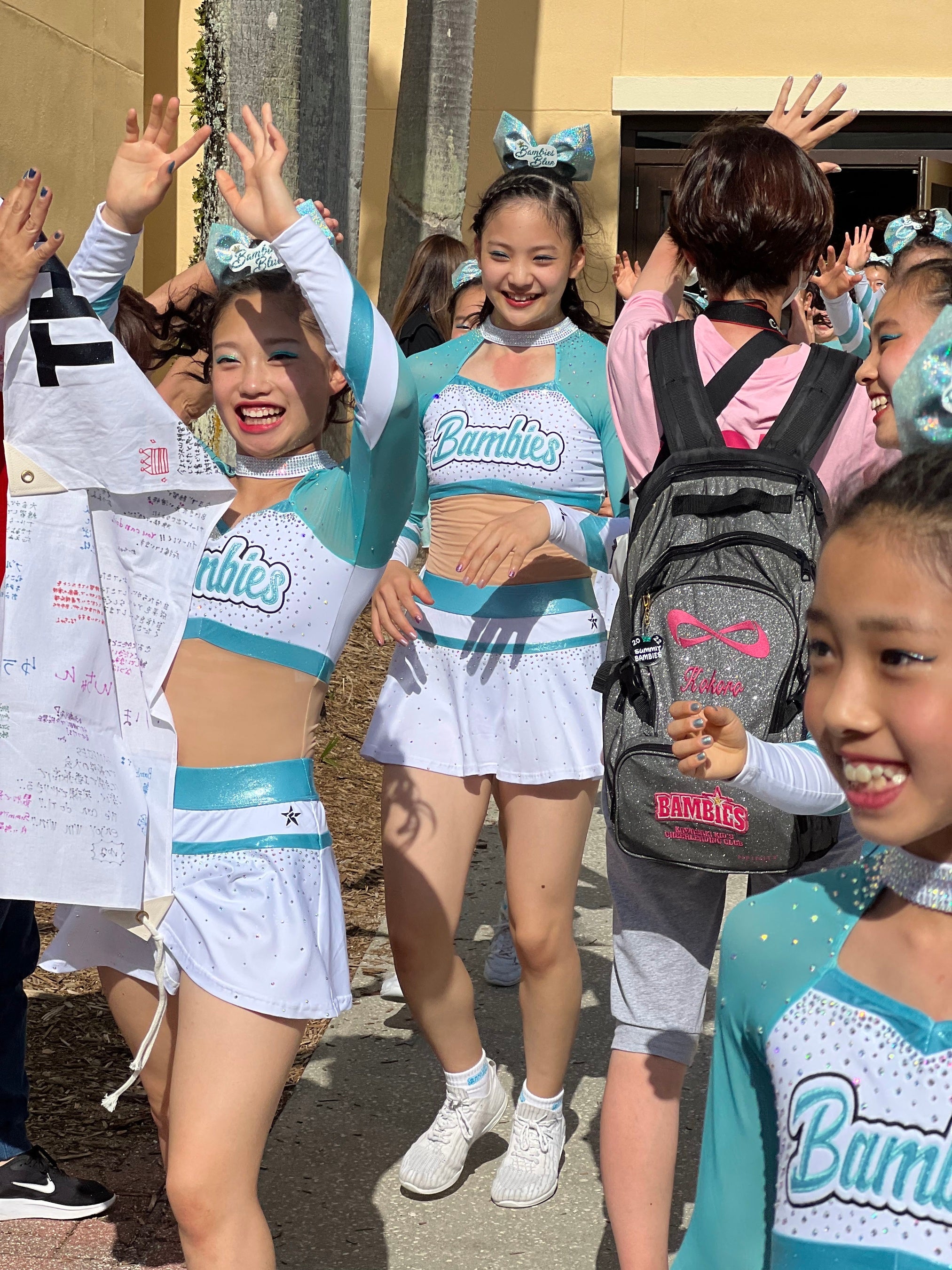 演技後笑顔で会場から出てくる選手たち©Kawasaki Kids Cheerleadingclub BAMBIES All rights reserved