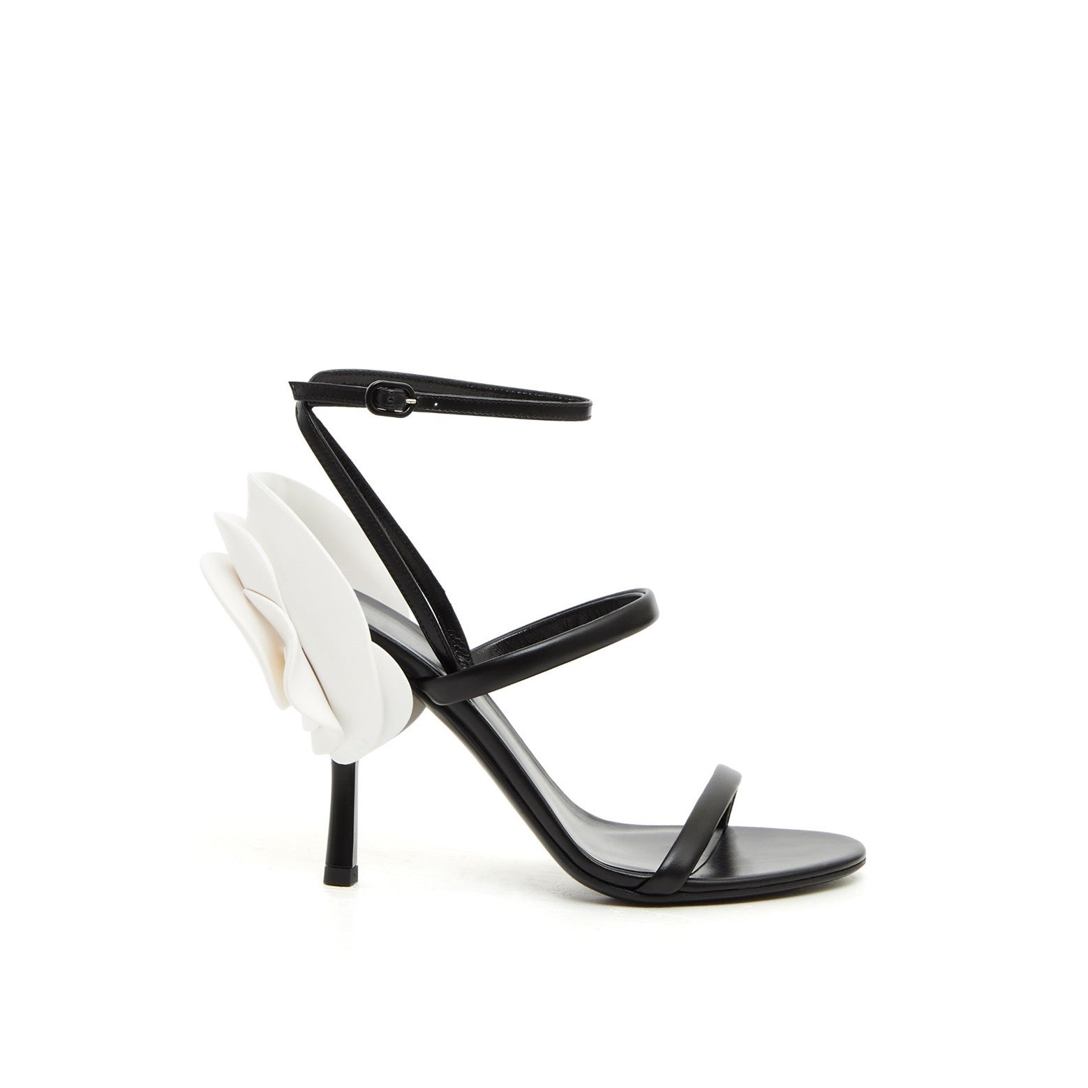 ‘ローズルーシュ1959’&nbsp; サンダル ￥228,800（税込）