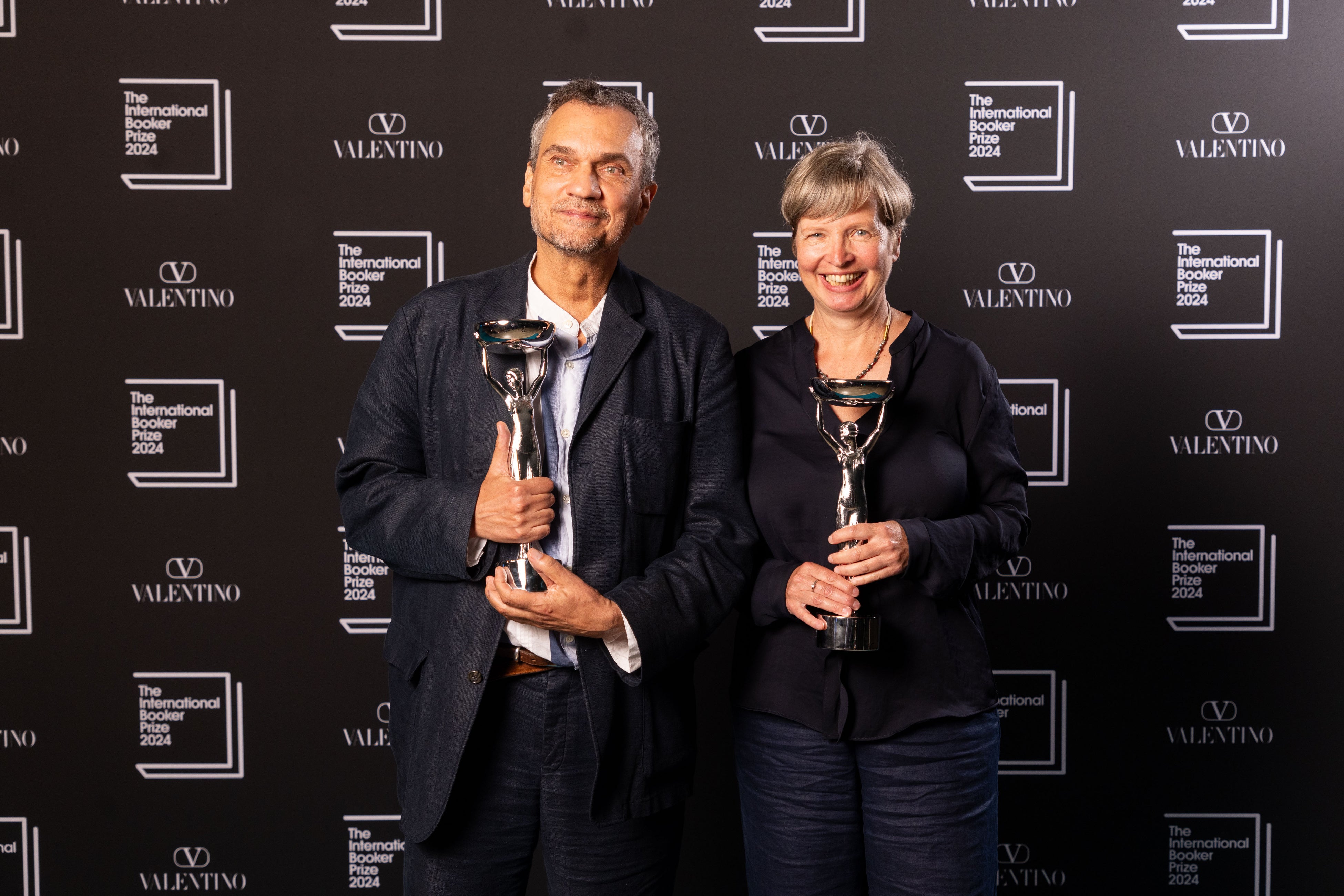 著者 ジェニー・エルペンベック(右）と翻訳者 マイケル・ホフマン（左）