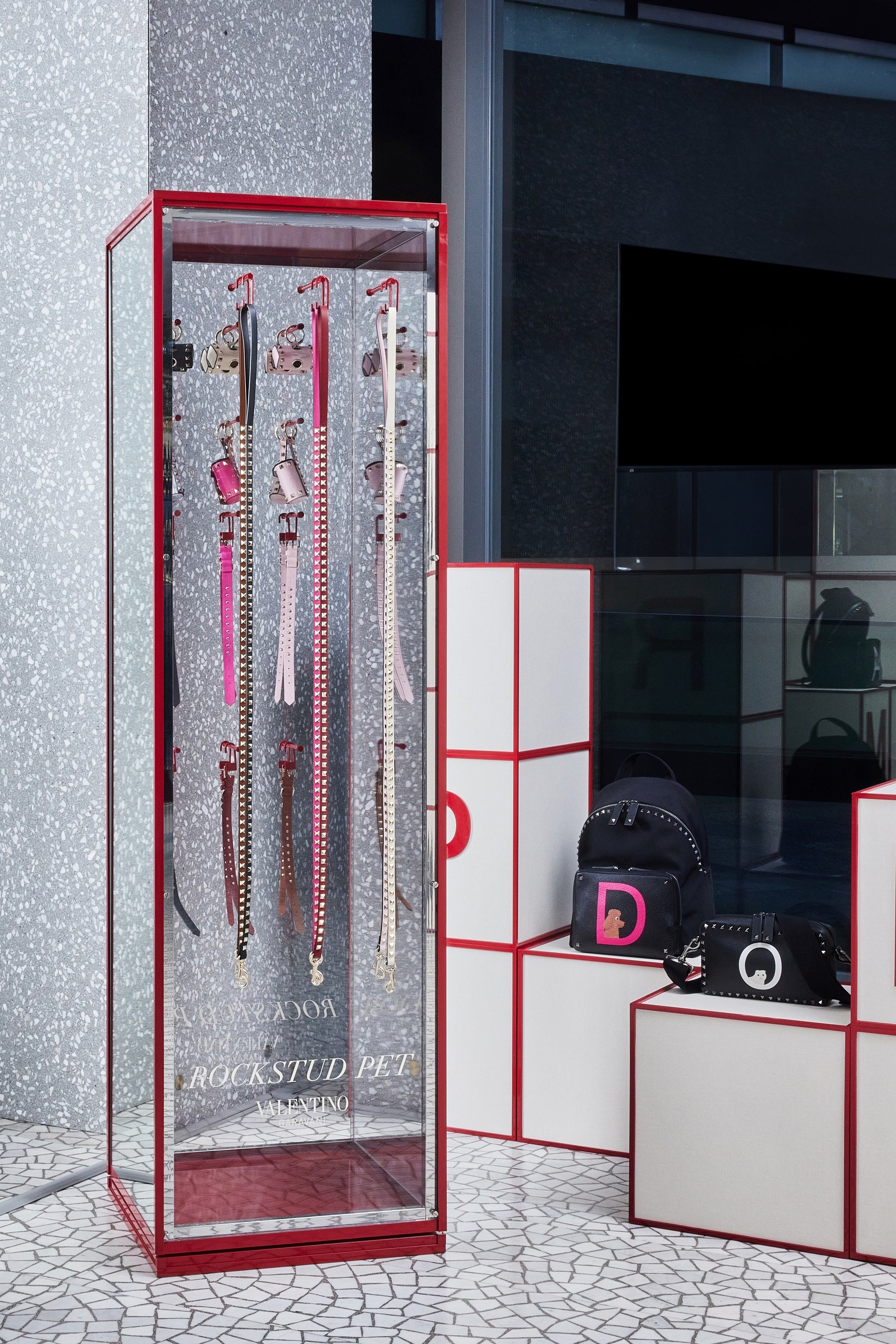 ☆希少☆表参道店限定☆VALENTINO ロックスタッズ キャンバストート ☆希少☆表参道店限定☆VALENTINO ロックスタッズ キャンバストート