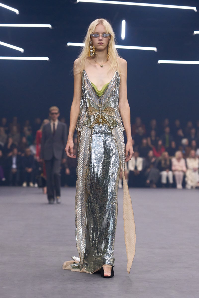 VALENTINO、アレッサンドロ・ミケーレによる2026年春夏コレクション