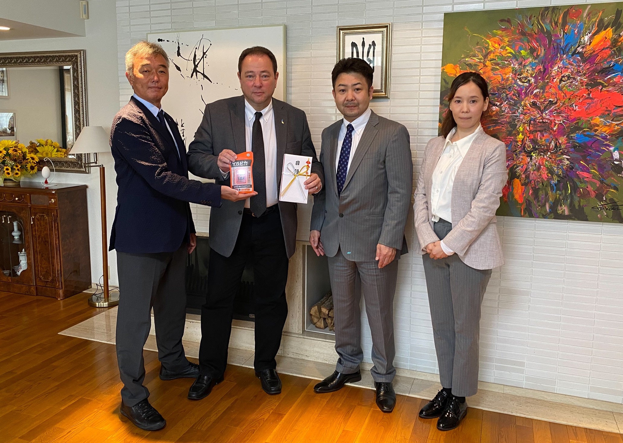 ＜写真：左から）尹 泳斗、Dr.セルギー・コルスンスキー氏、田鎖啓介、ウォーカー・アサ＞