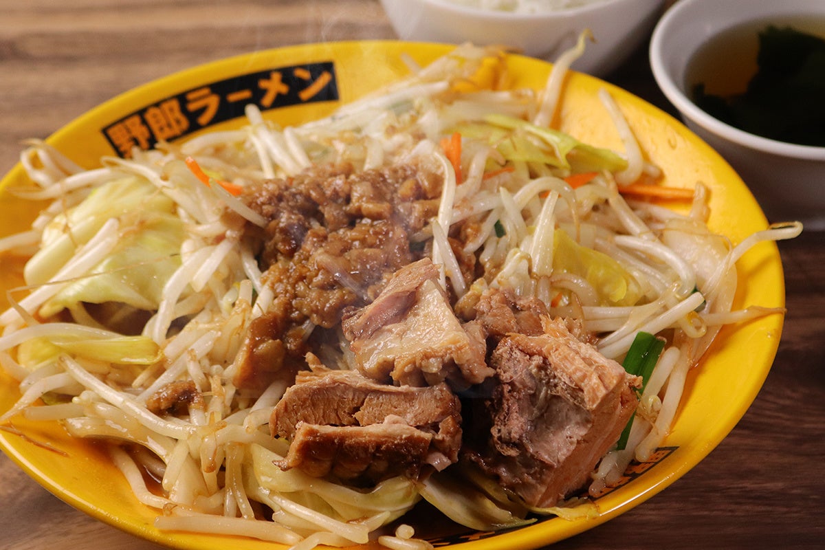 野菜炒め(写真は豚野菜炒め定食 塩とんこつ味)