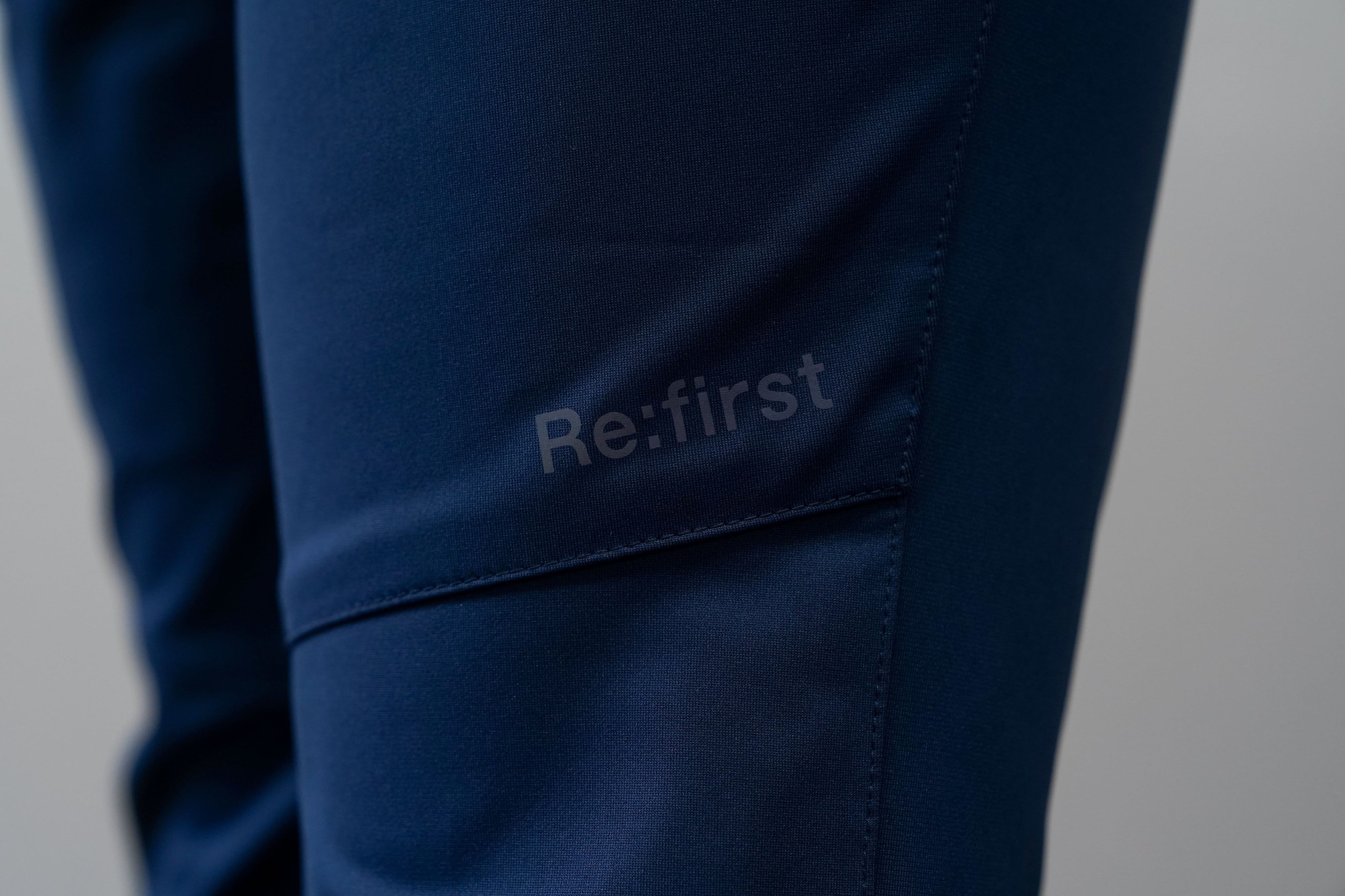 透明の反射プリントなので、通常時はさりげない存在感です