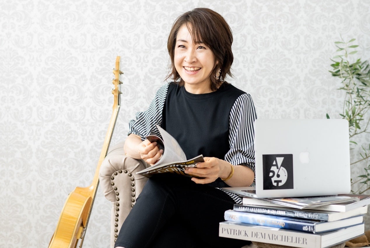 語りかけ、気づきを引き出す講座とセッションを提供。Photo by Kano Hayasaka