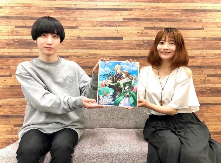 お二人の直筆サインプレゼント企画は6月1日(水)公式Twitterにて開催！