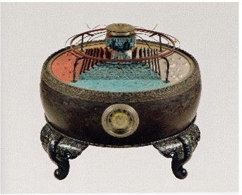須弥山儀 1基（木製漆塗・銀・真鍮・鉄・ガラス・金銀蒔絵・螺鈿・彩色   江戸時代（嘉永3年＝1850） ・龍谷大学大宮図書館）